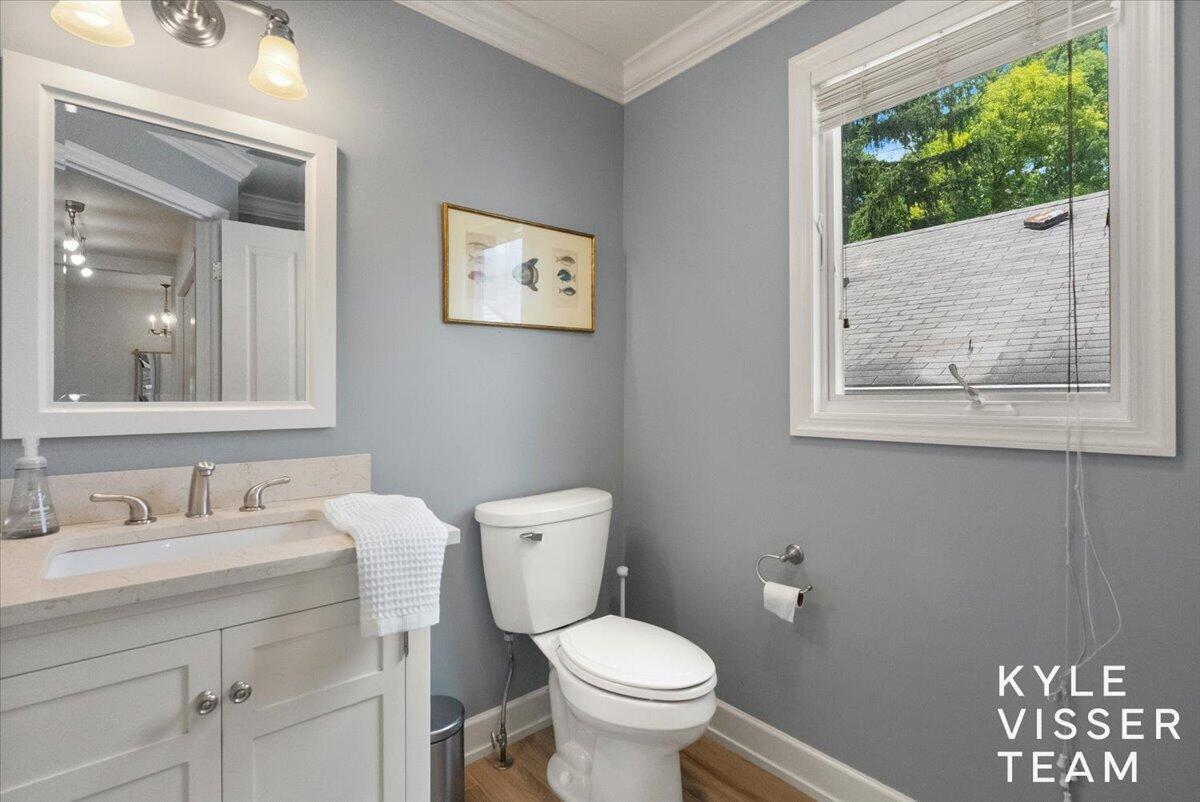 Image 4: Half Bath