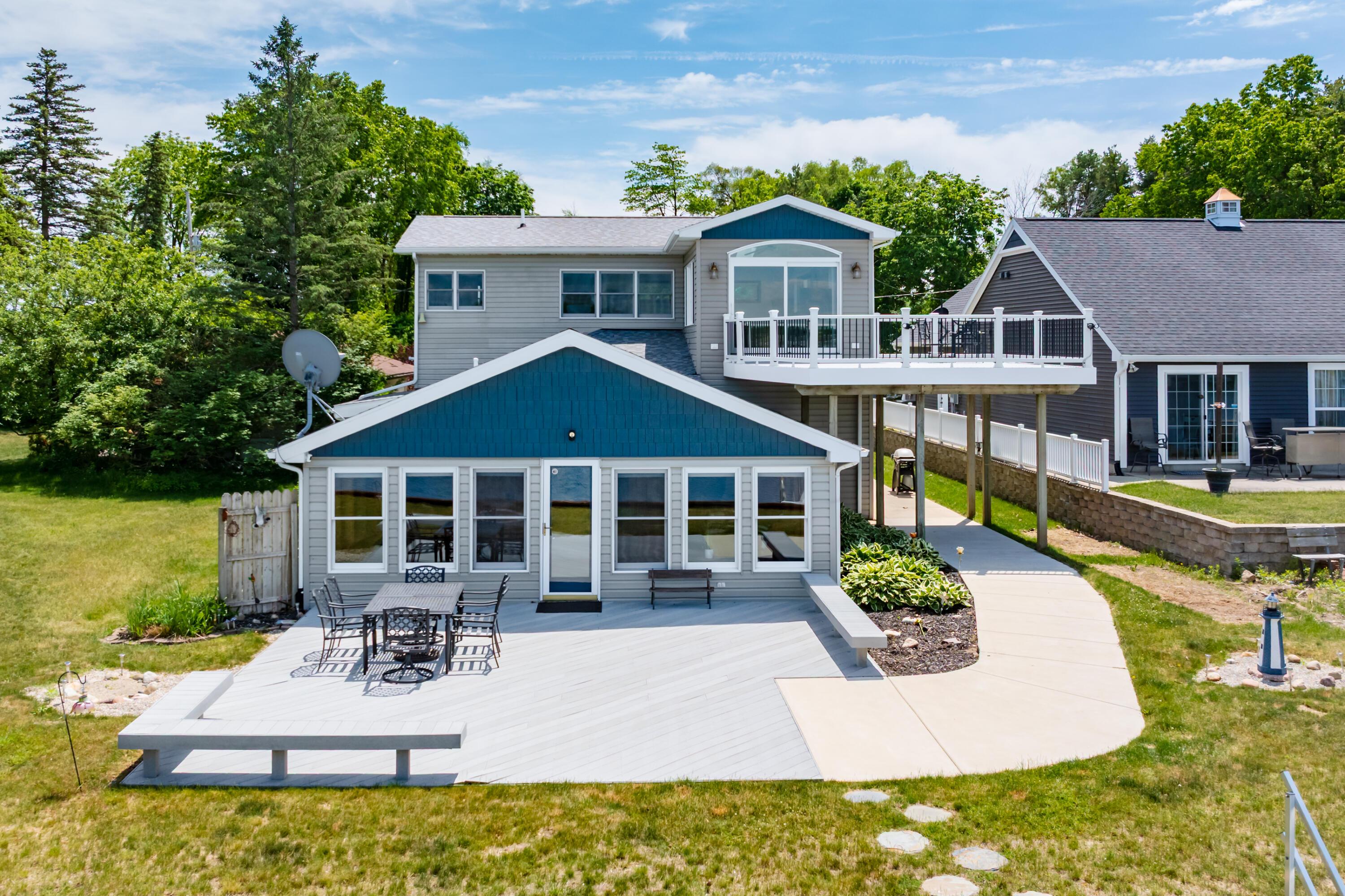 Image 2: Shoreline Dr 7118 Delton 49046-45