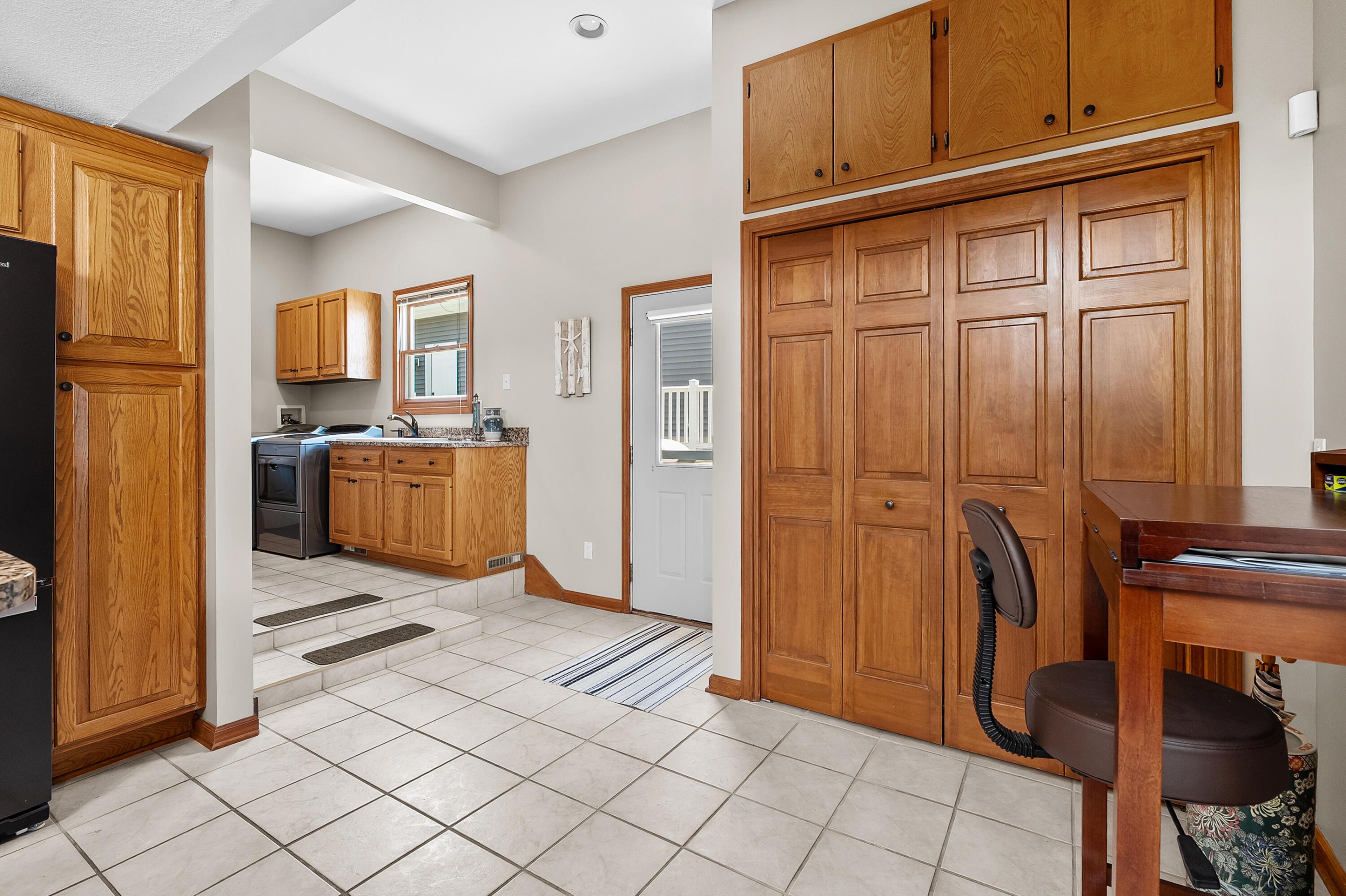 Image 4: Shoreline Dr 7118 Delton 49046-2