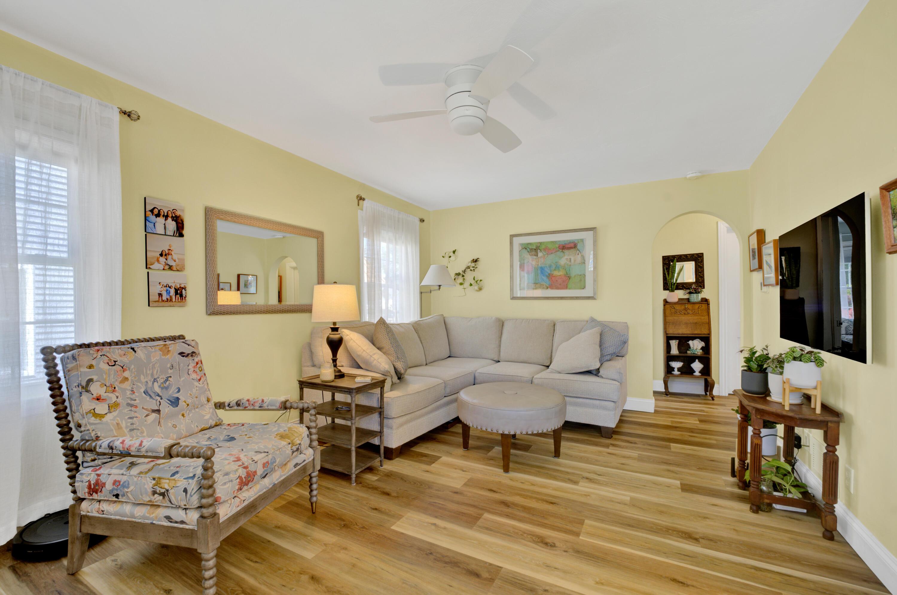 Image 3: DSC00195_6_7