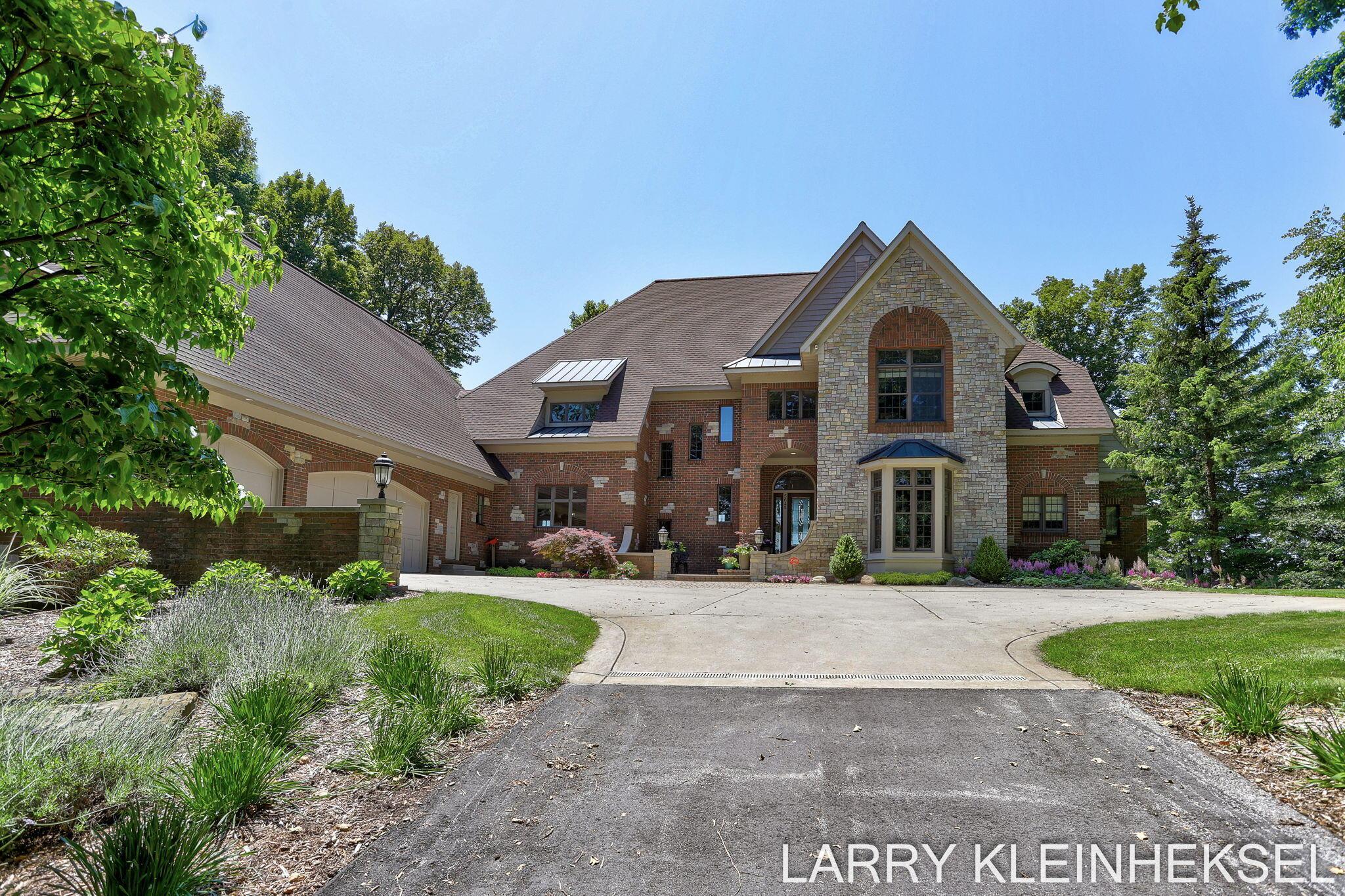 Image 2: 5-web-or-mls-5645-lakeshore-ave