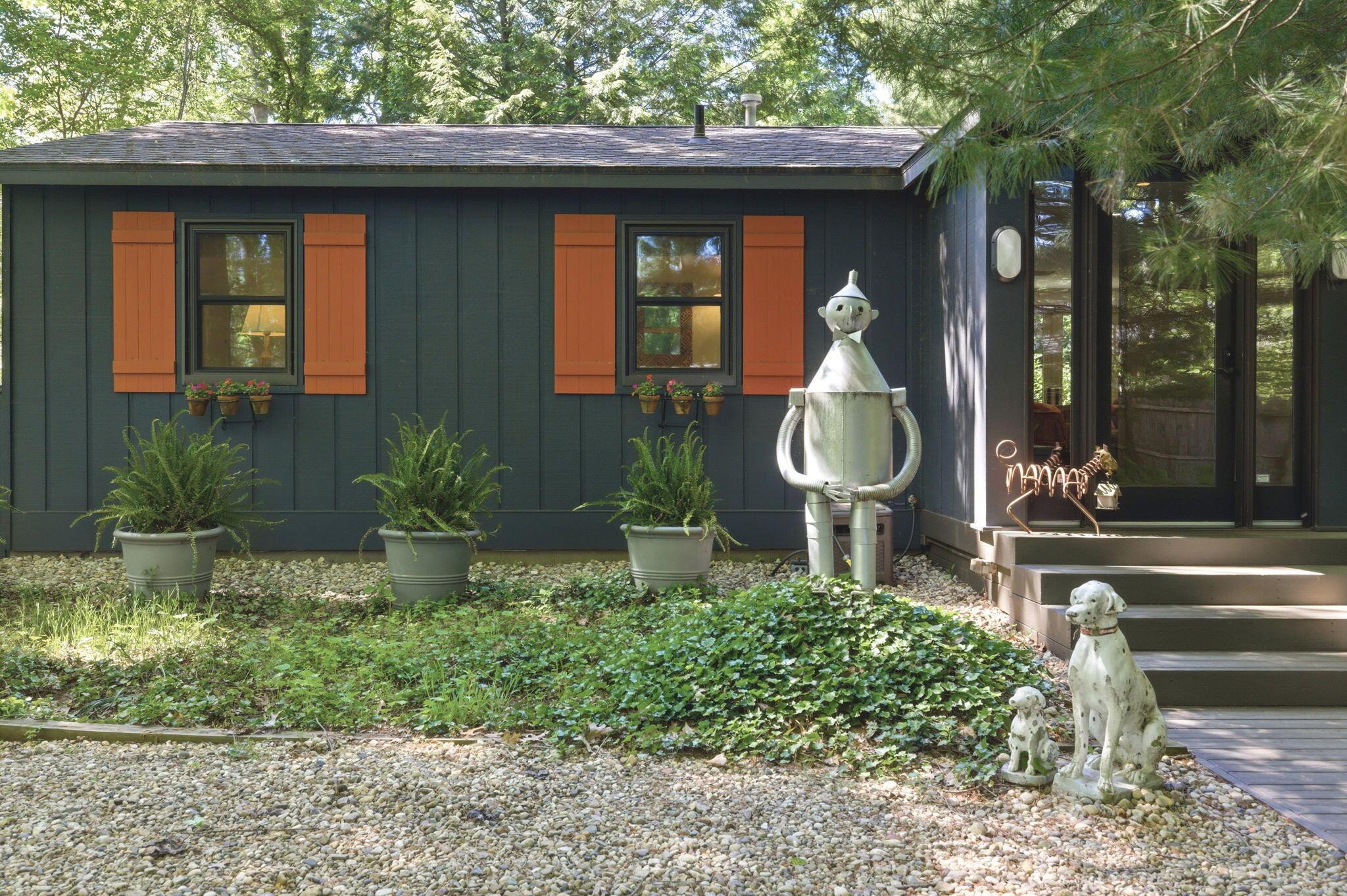 Image 3: Front