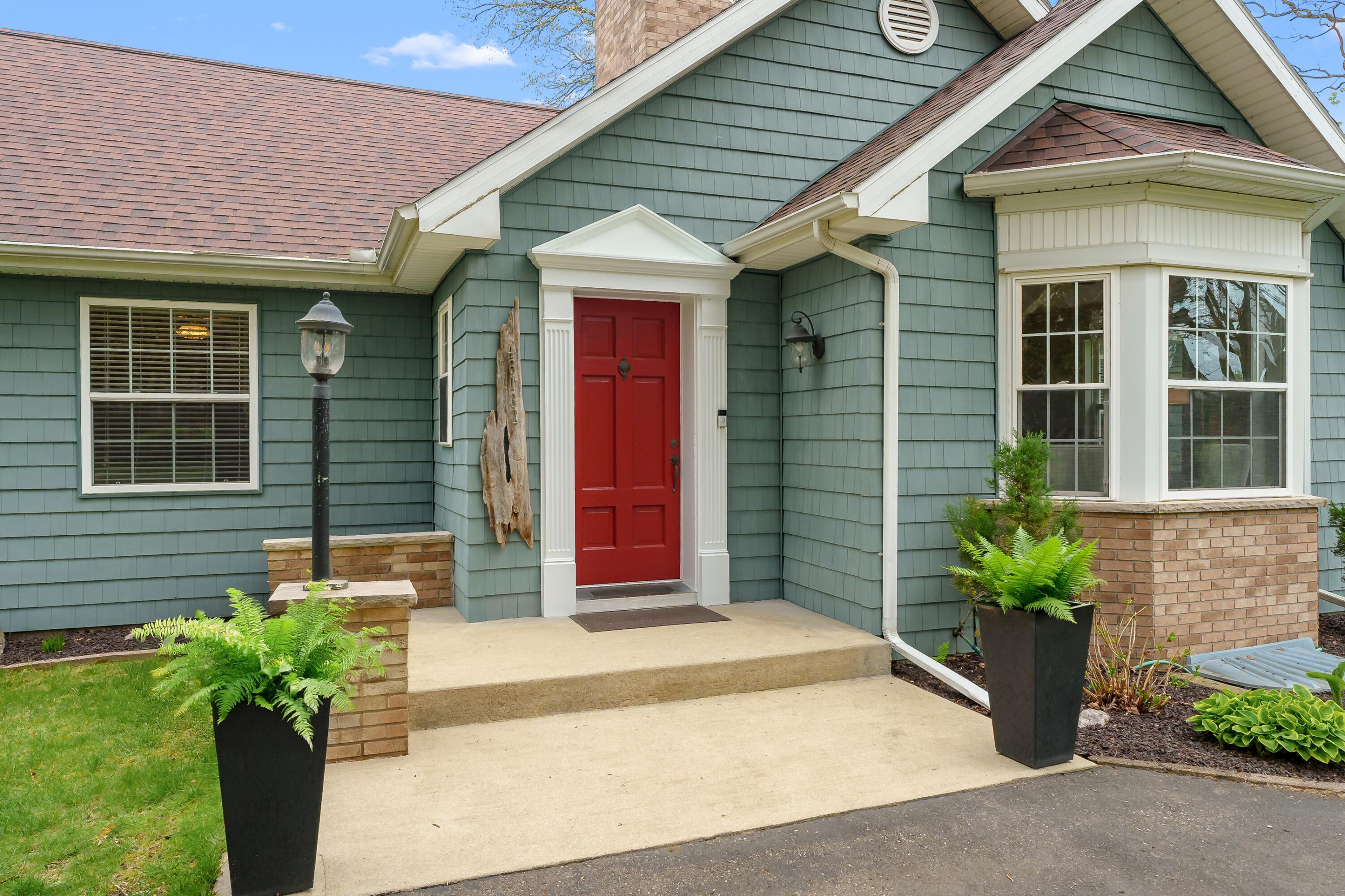 Image 4: 1c-86th Ave 46132 Decatur 49095-47_ferns