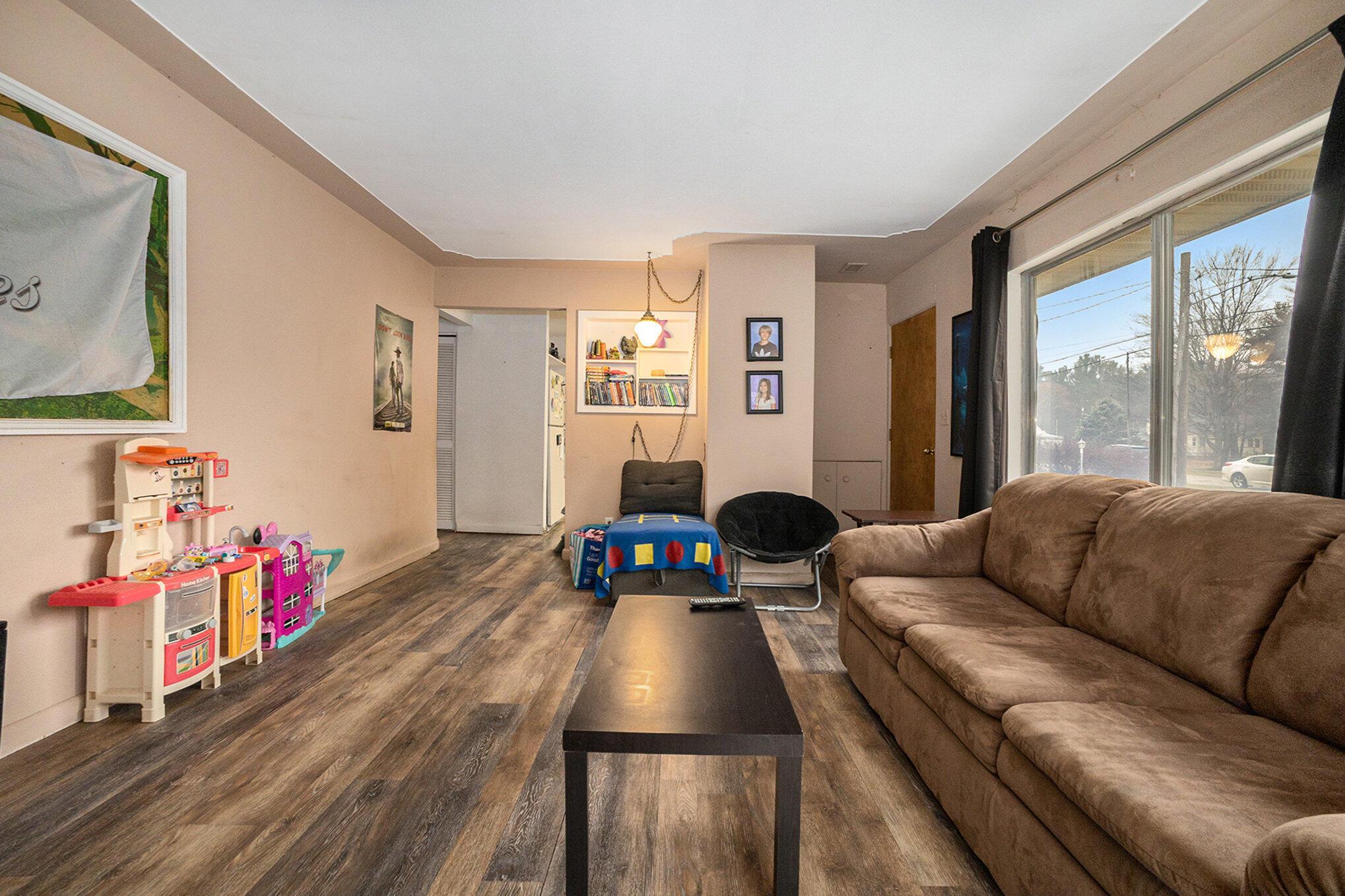 Image 4: 009_img_3916_896