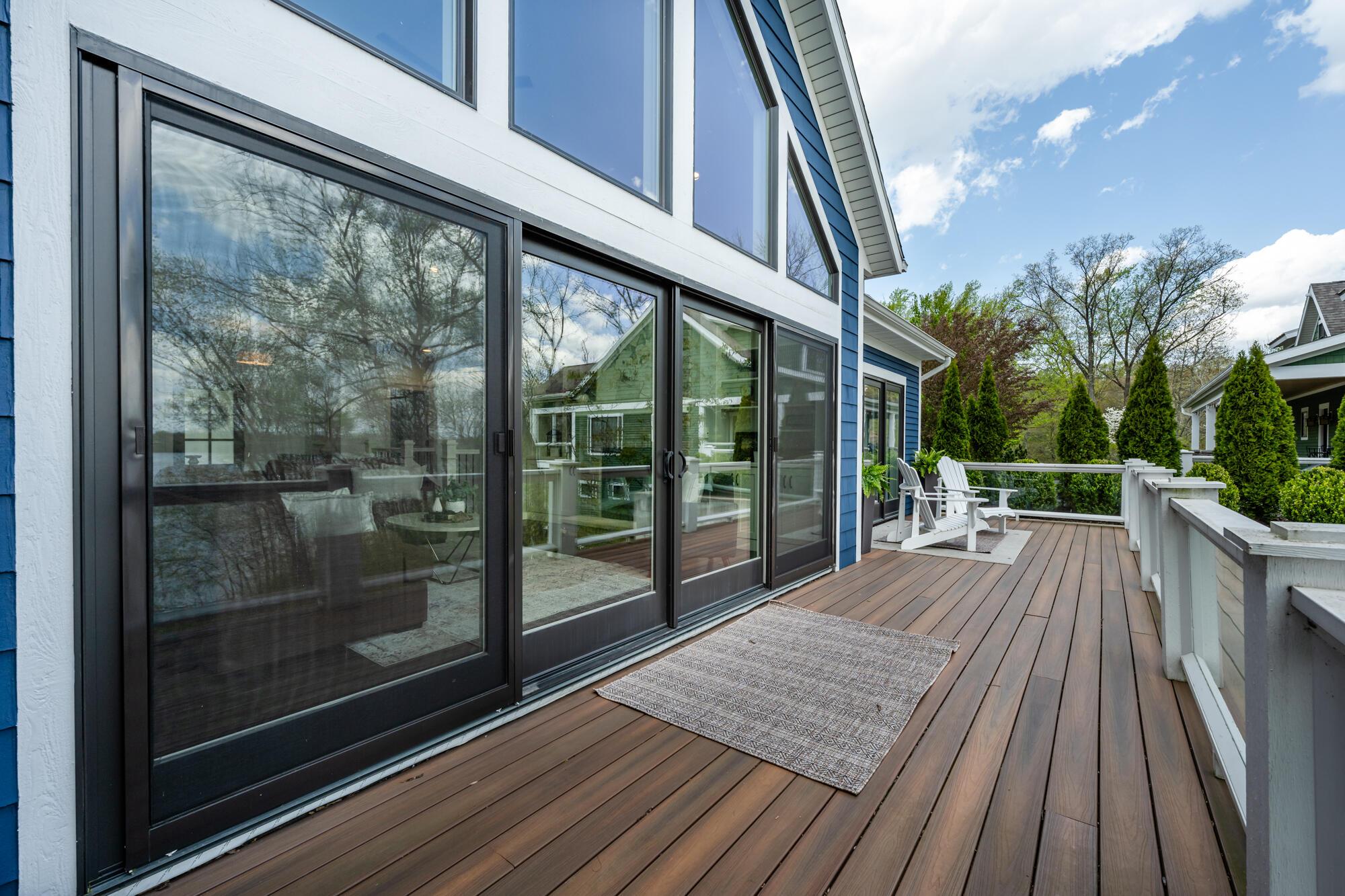 Image 4: Lakeshore-208
