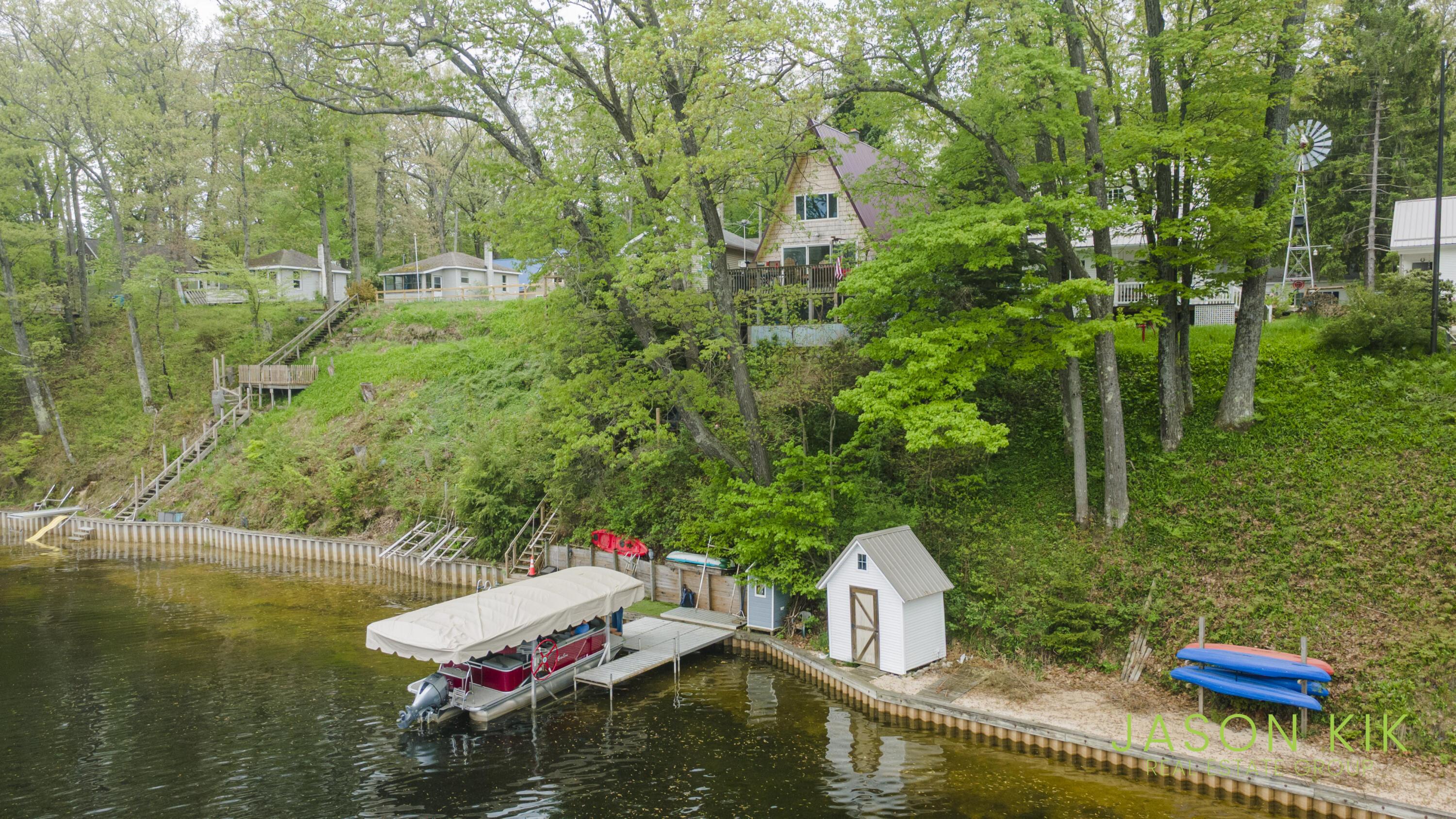 Image 4: 679 West Lincoln-20
