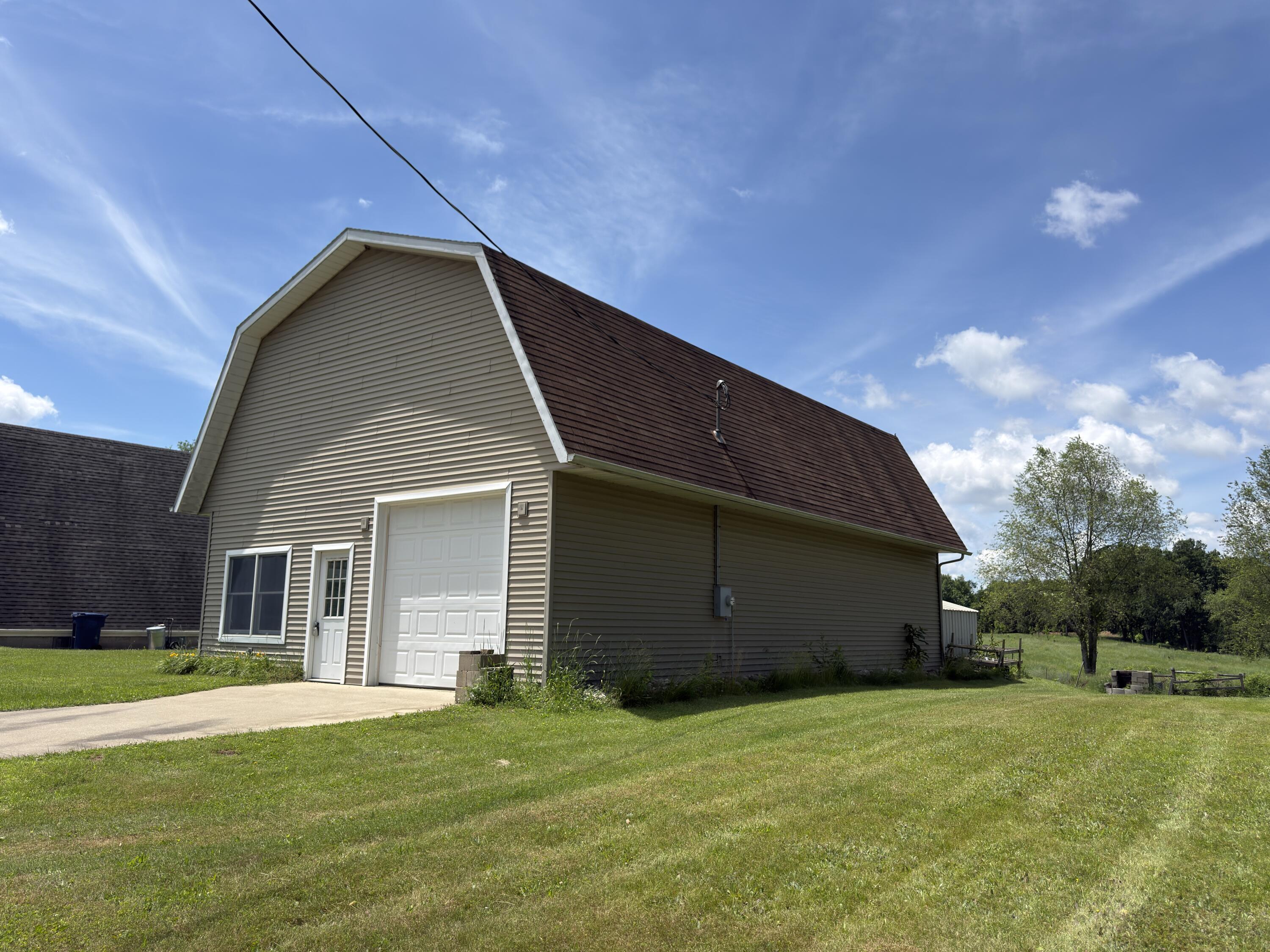 Image 3: Office w/Heat and AC