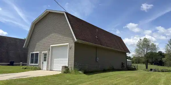 Image 3: Office w/Heat and AC