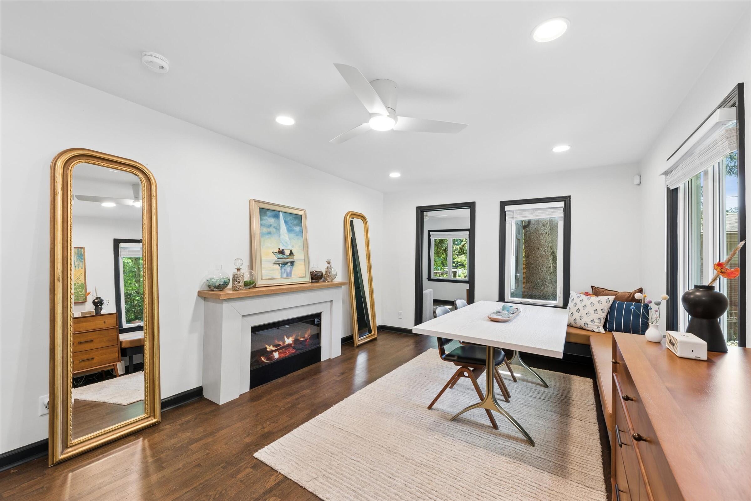 Image 3: 07-Dining Room