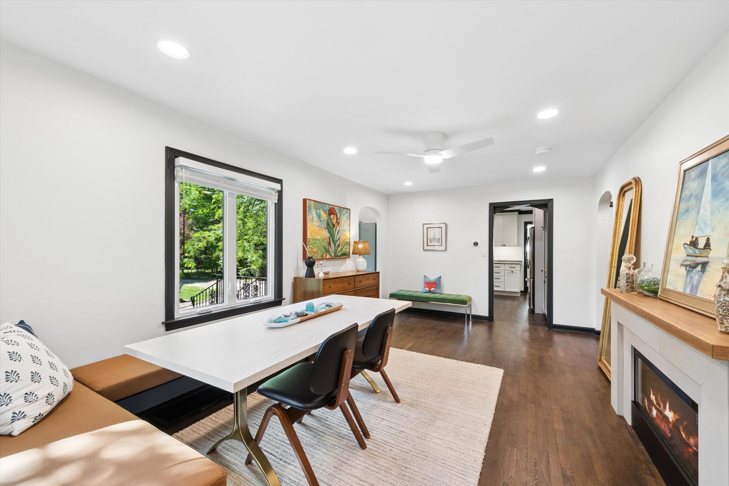Image 4: 08-Dining Room