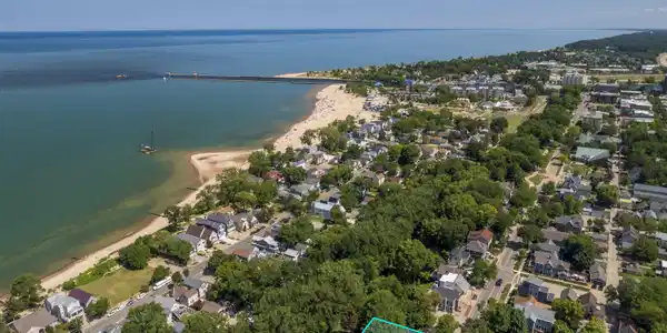 Image 4: Lake Mi