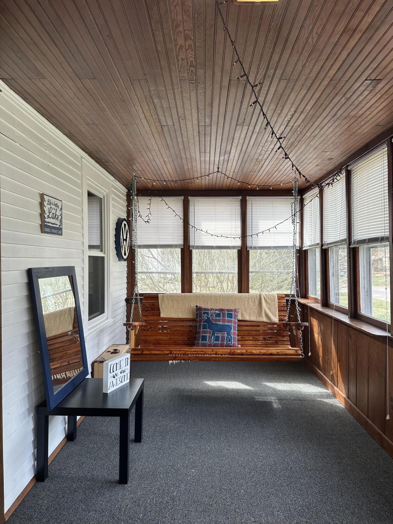 Image 4: Porch 2
