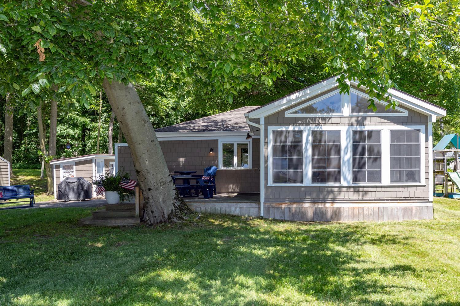 Image 1: 61626 Lagoon Dr Cassopolis MI-large-001-
