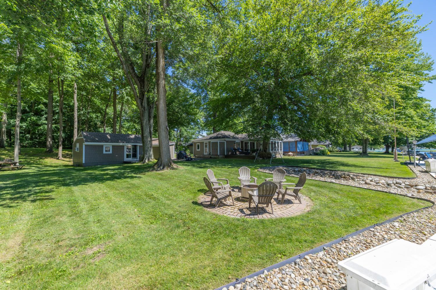 Image 2: 61626 Lagoon Dr Cassopolis MI-large-002-