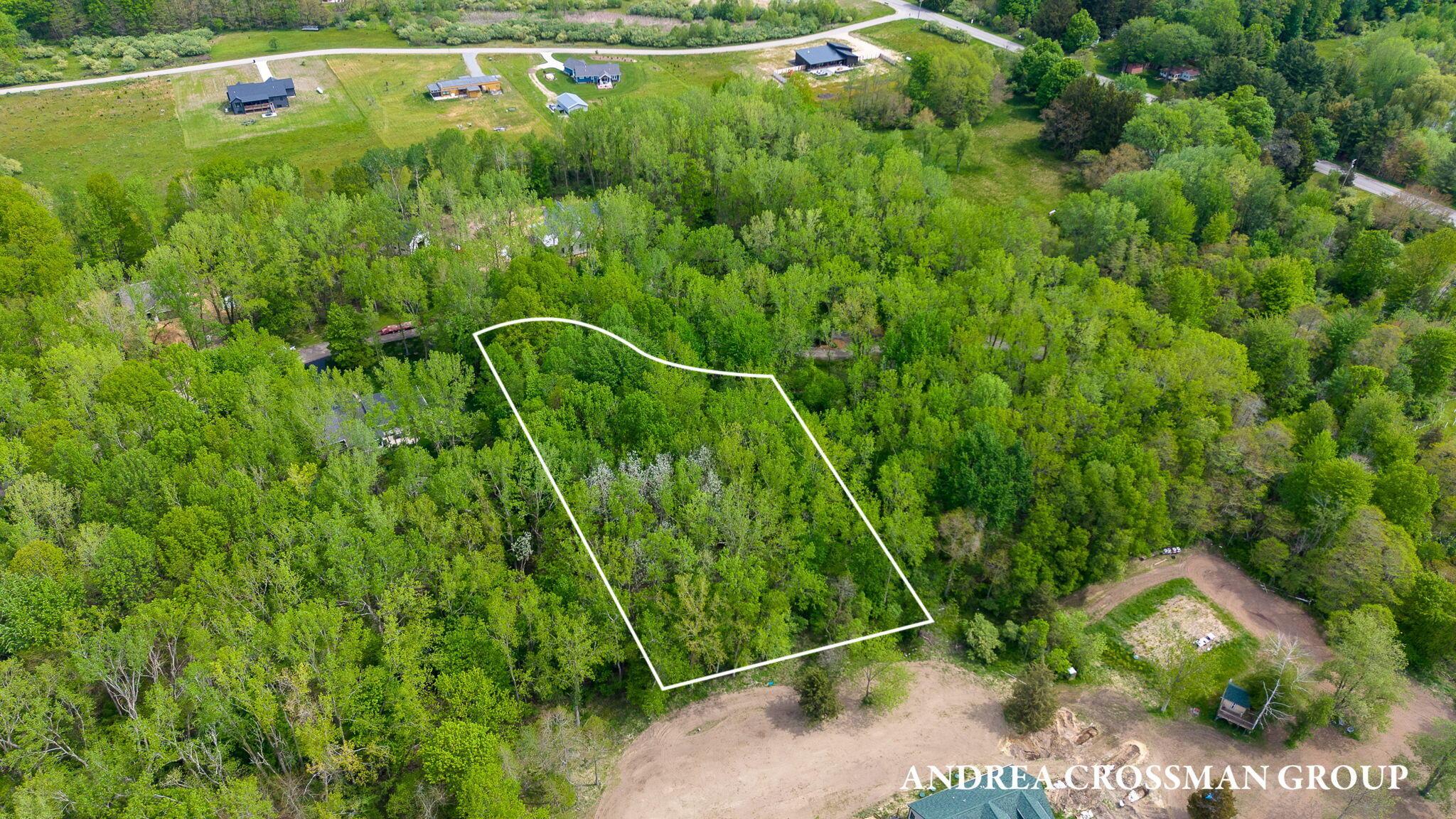 Image 1: 24-web-or-mls-7032-glenn-oaks-dr