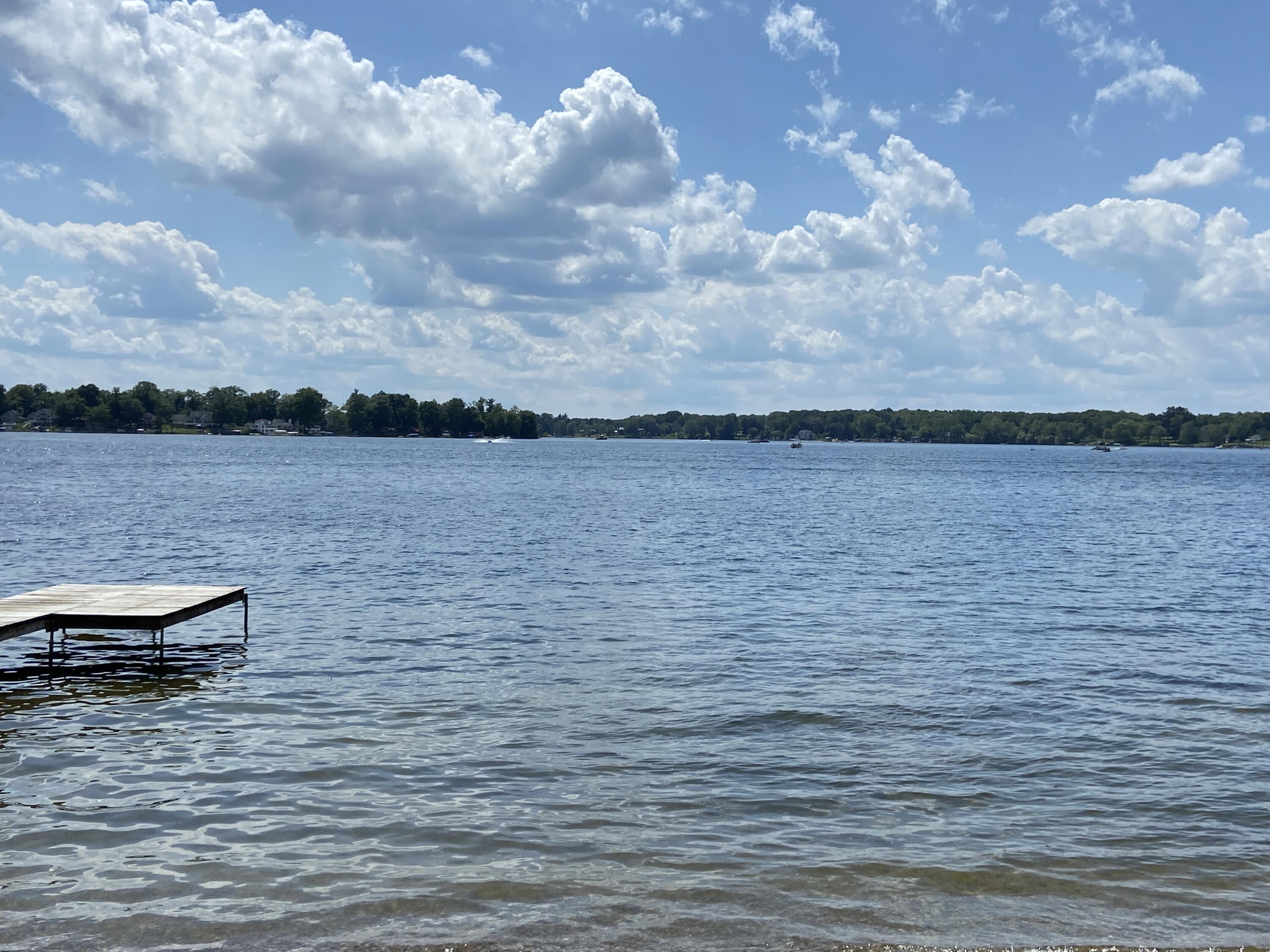 Image 3: Lake View 2-2
