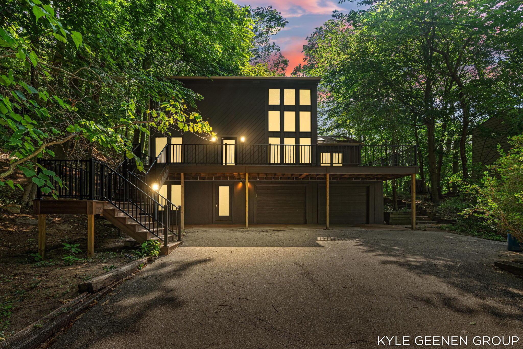 Image 1: 2-web-or-mls-A7408607_VT