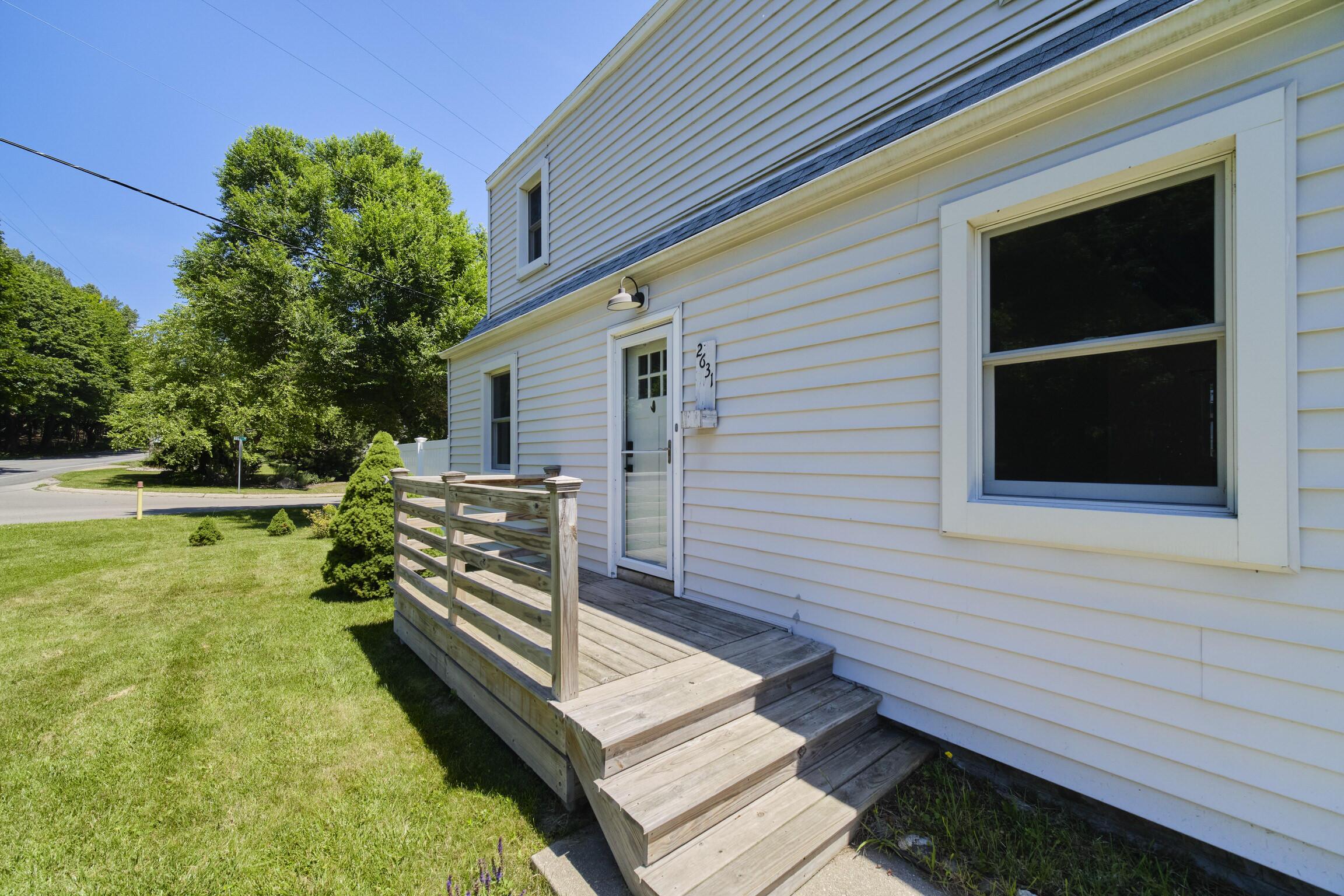 Image 4: Front Porch