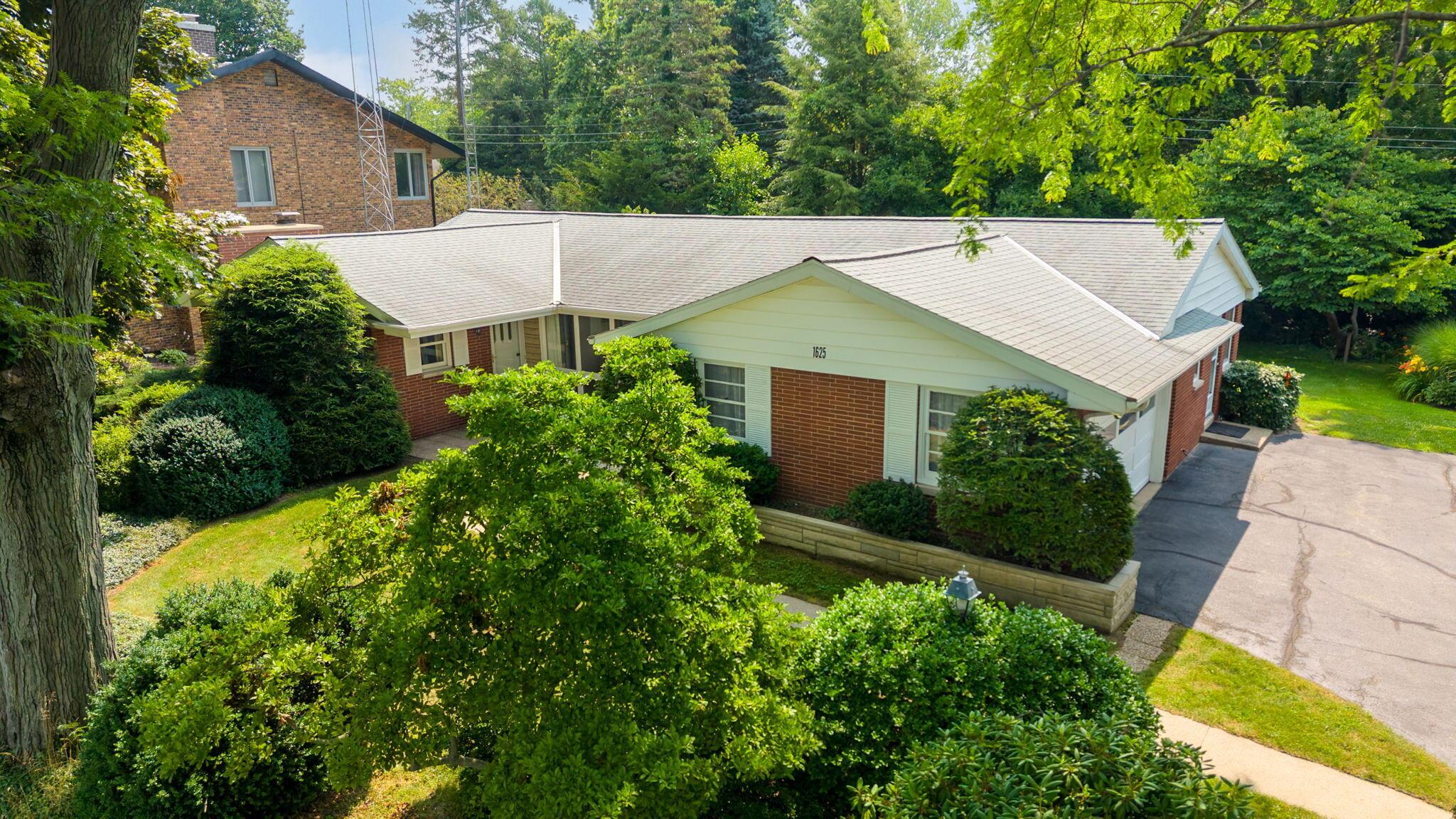 Image 2: 2-web-or-mls-1652-park-dr