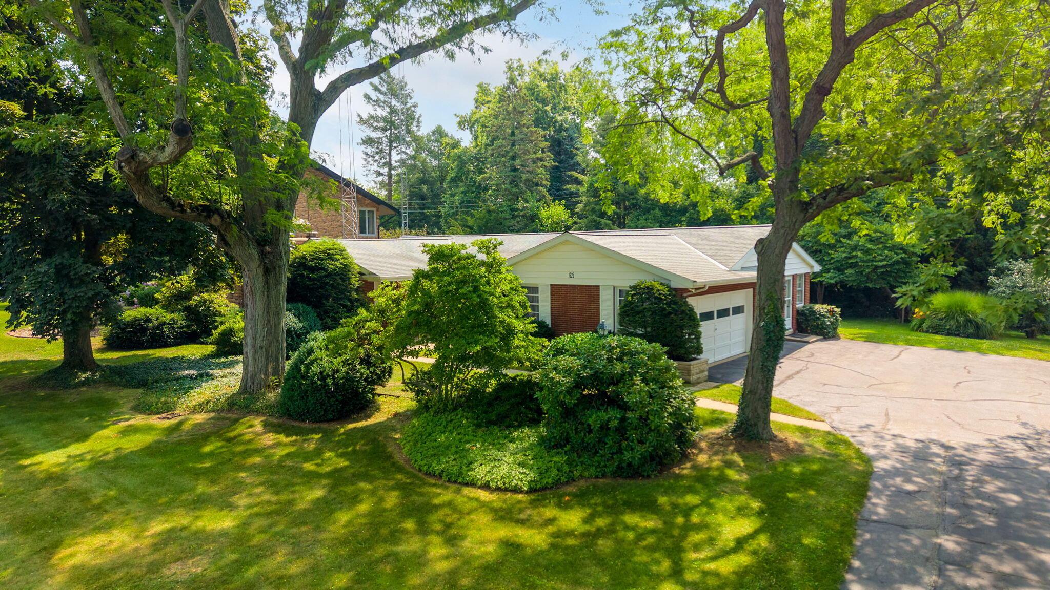 Image 3: 3-web-or-mls-1652-park-dr