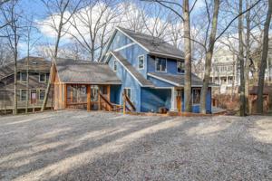 2332 Crescent Walk