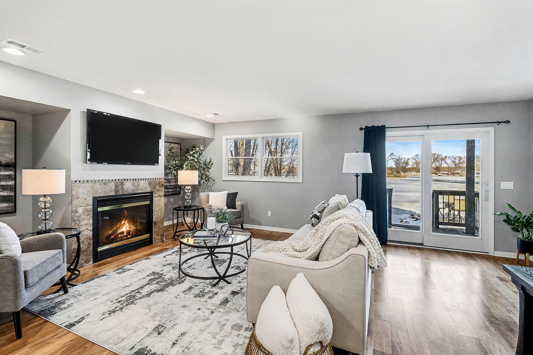 Image 2: 004_img_7405_178