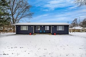 3025 Lakeshore