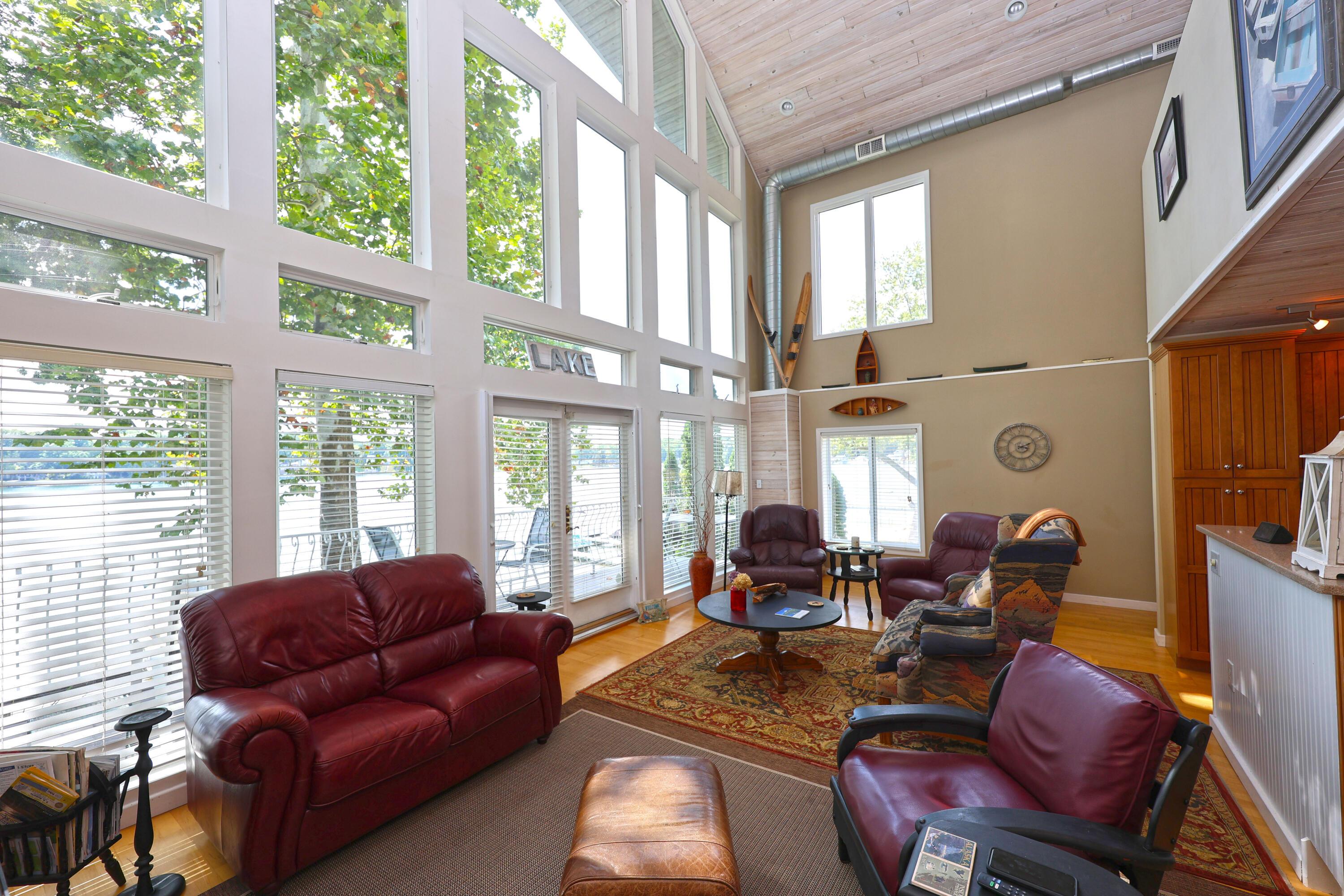 Image 3: Living Area
