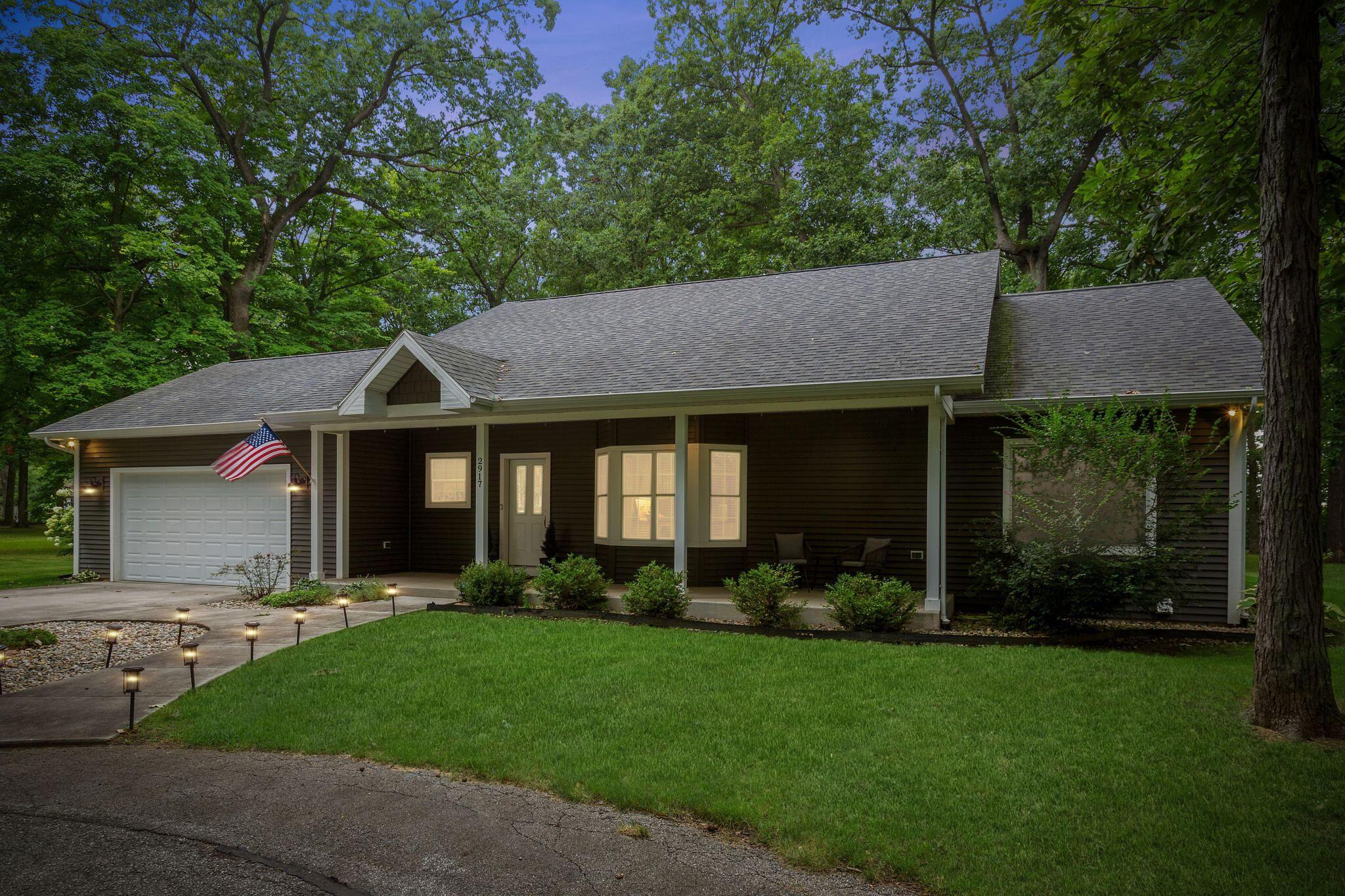Image 3: 2917whiteoaksridge_frontexteriortwilight