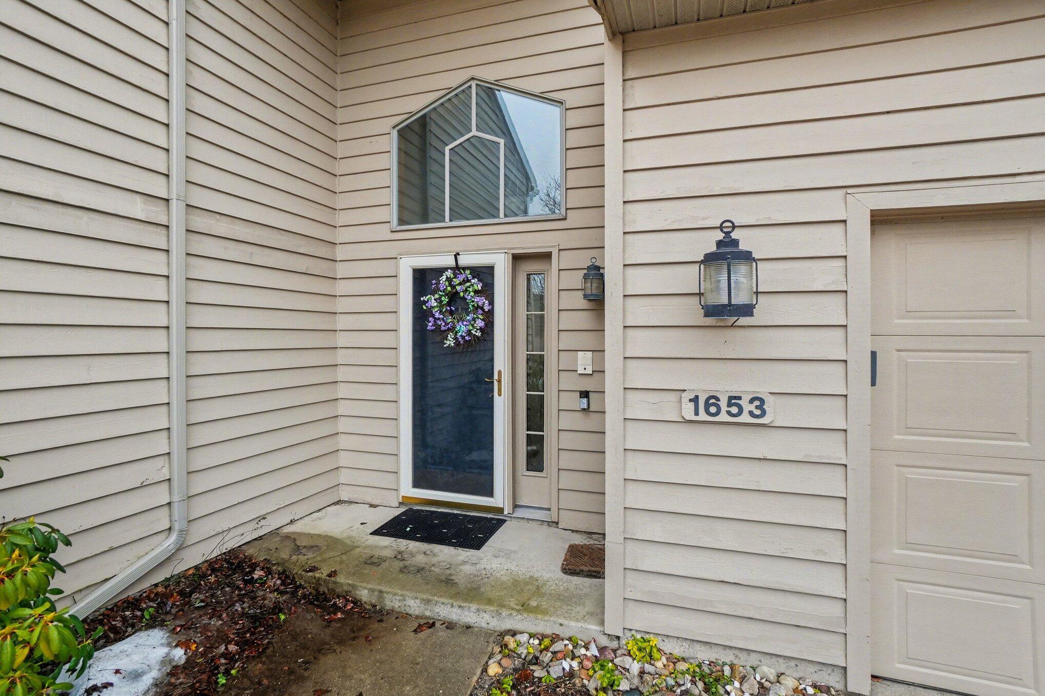 Image 3: Front Entry