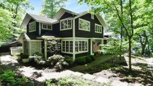 156 Lakeshore Drive