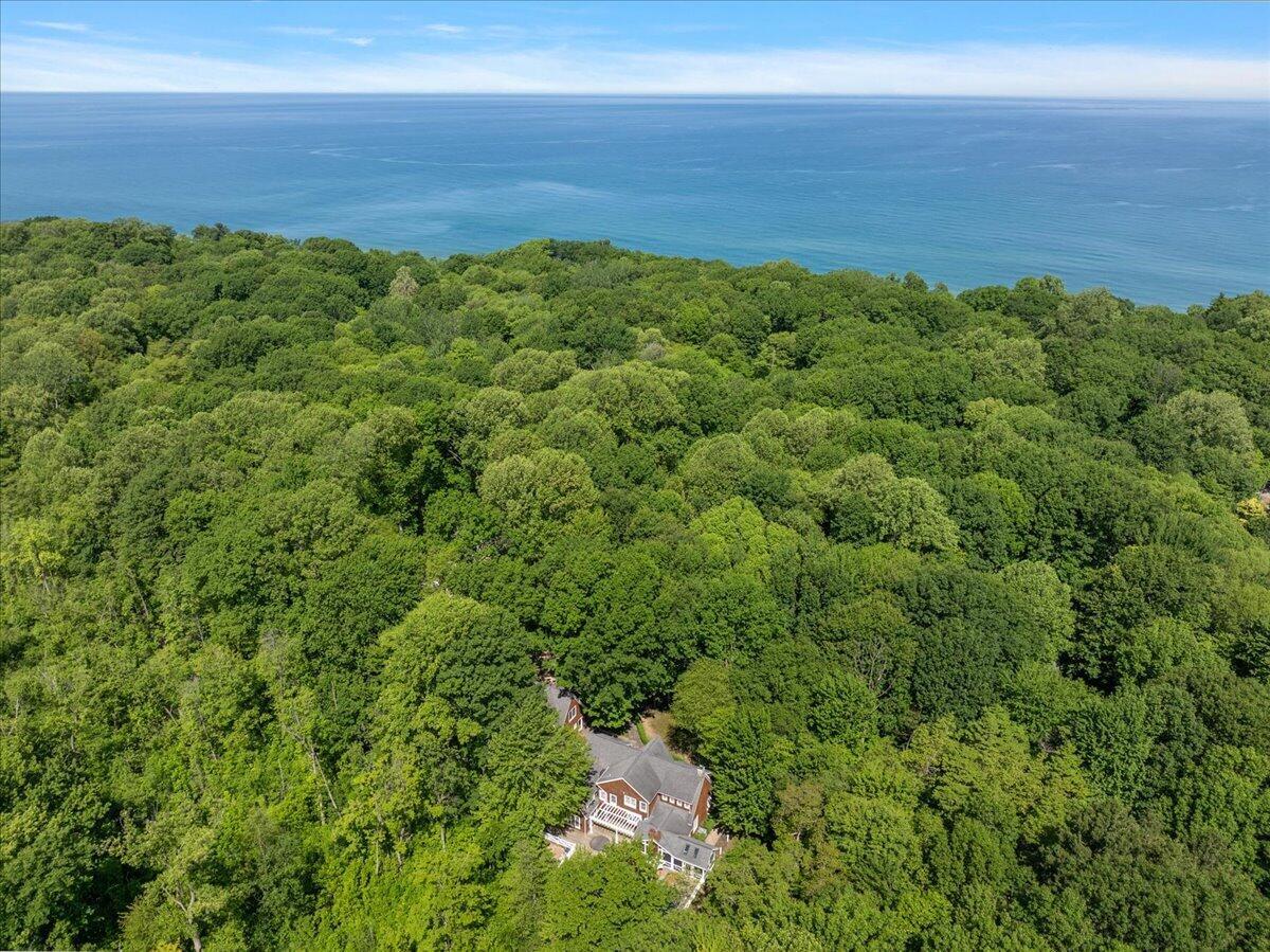 Image 3: One Block To Lake Michigan