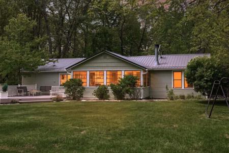 15566 Red Arrow Highway