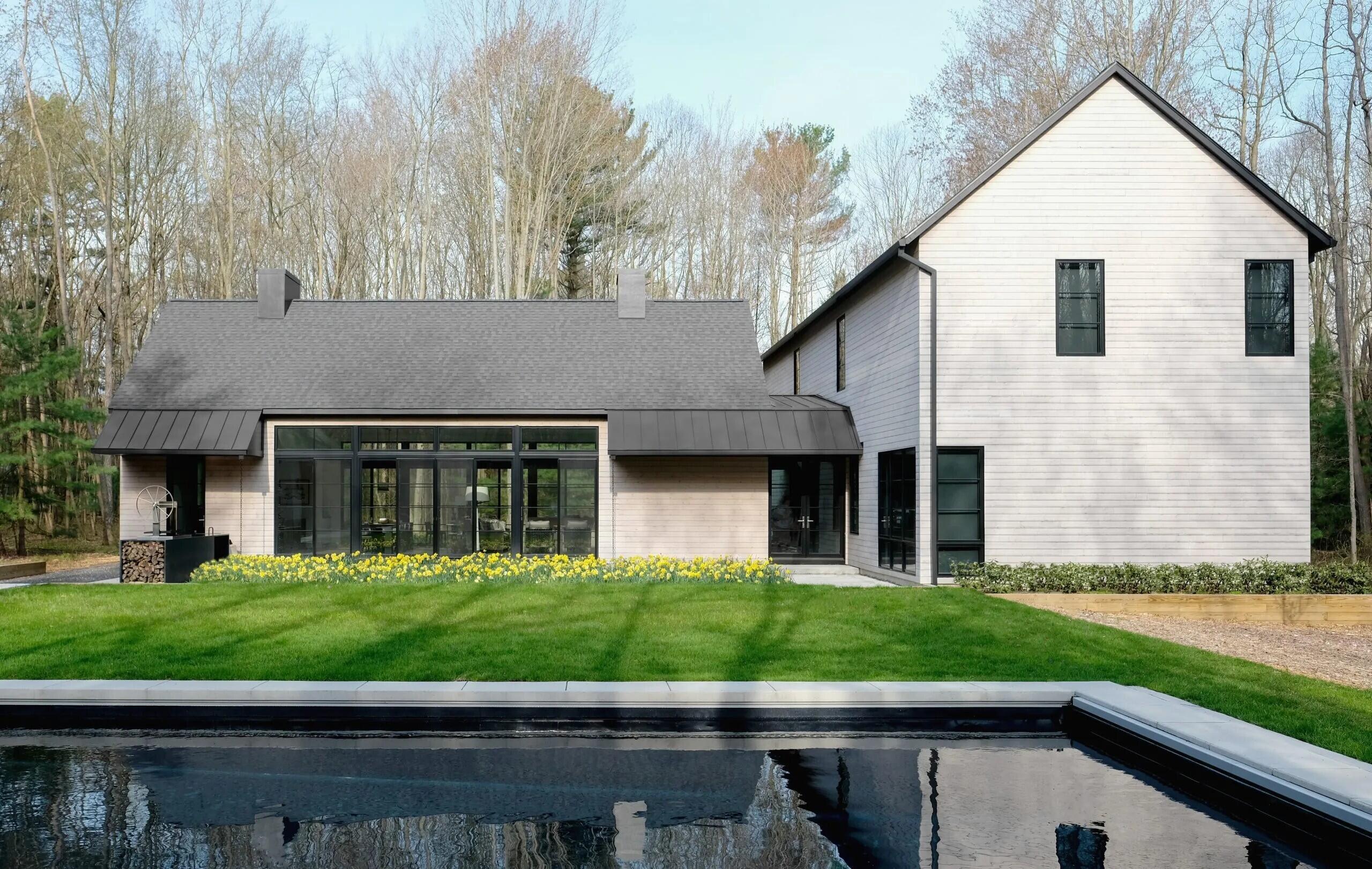 Image 3: Rear Exterior