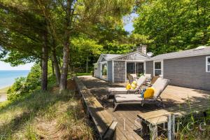9093 Lakeshore Dr