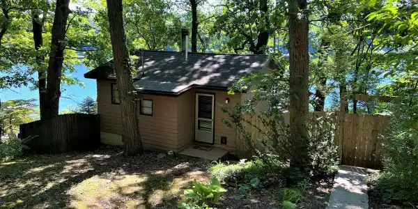 6857 Woodland