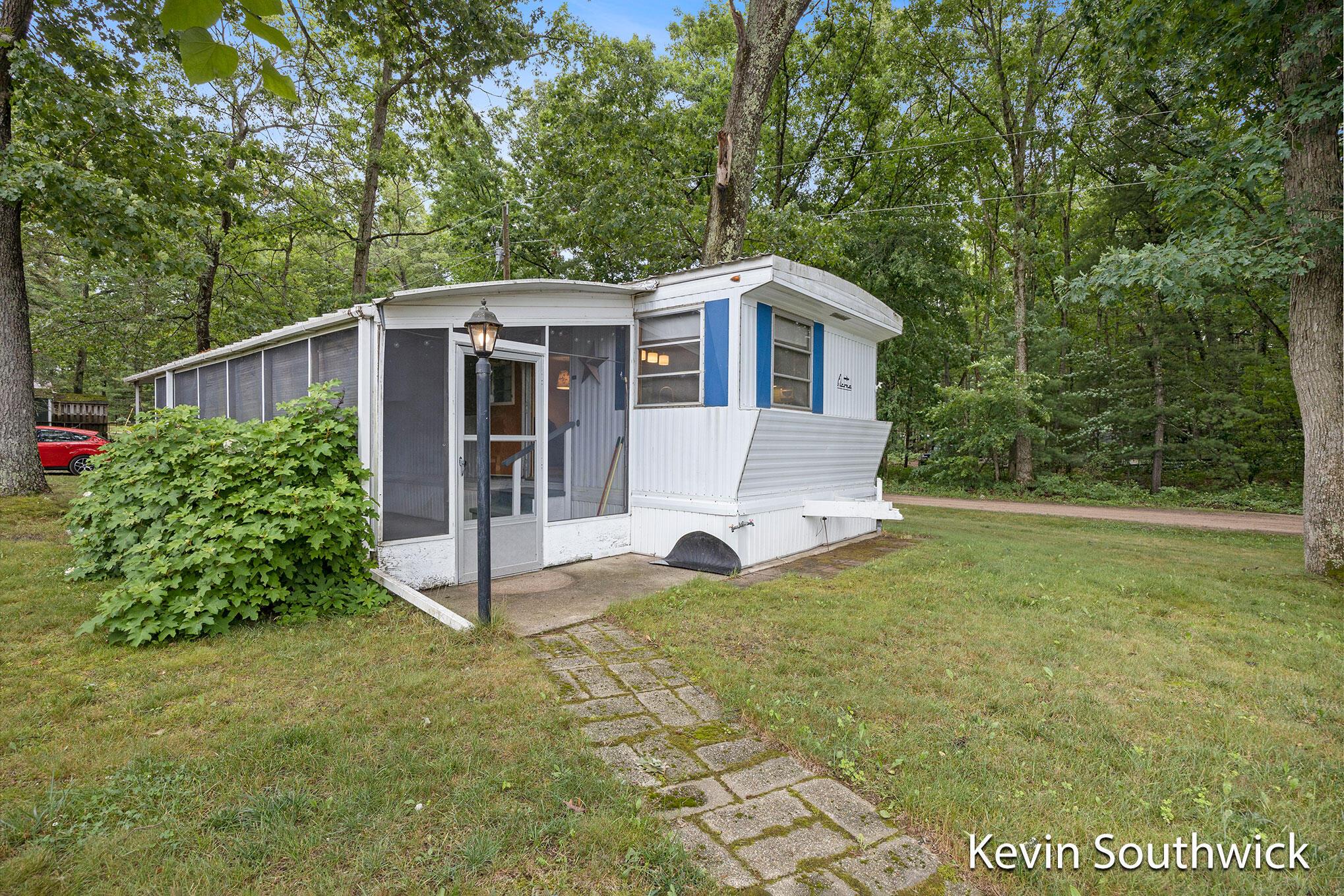 Image 1: 8176-West-Pine-24