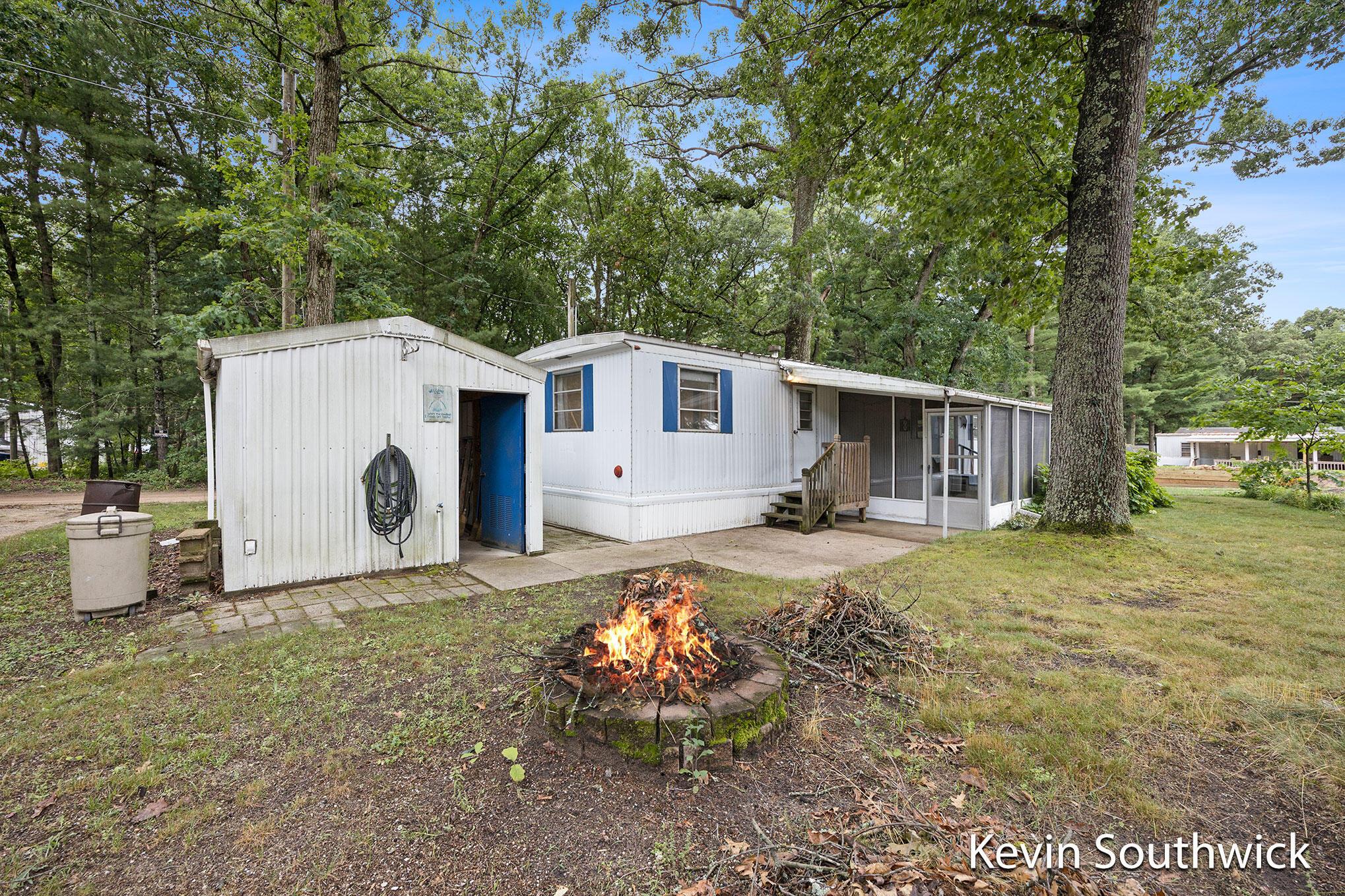 Image 2: 8176-West-Pine-22