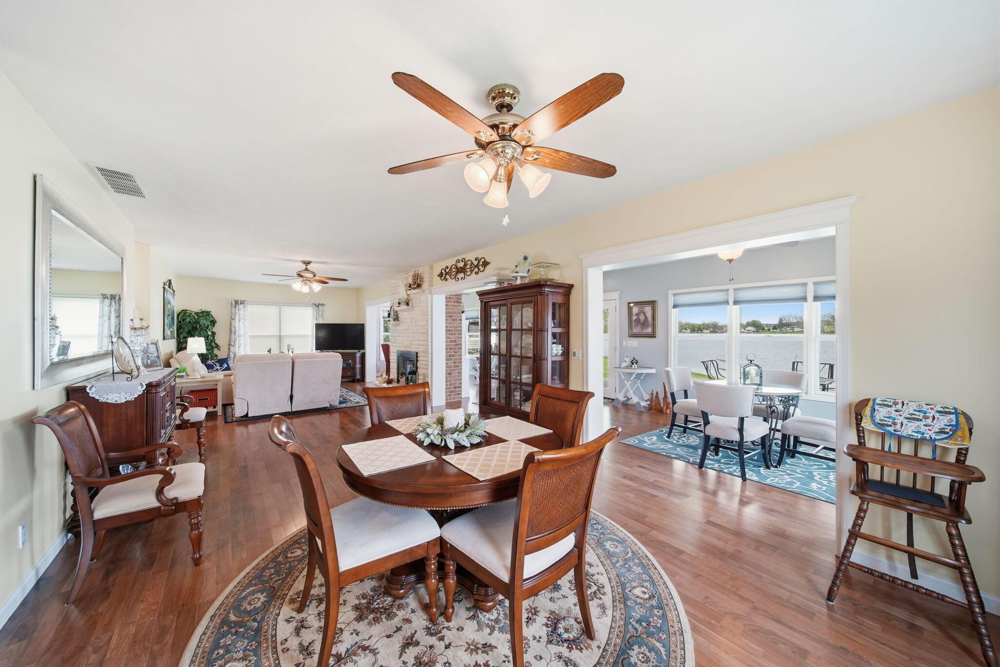 Image 4: Dining LivingArea