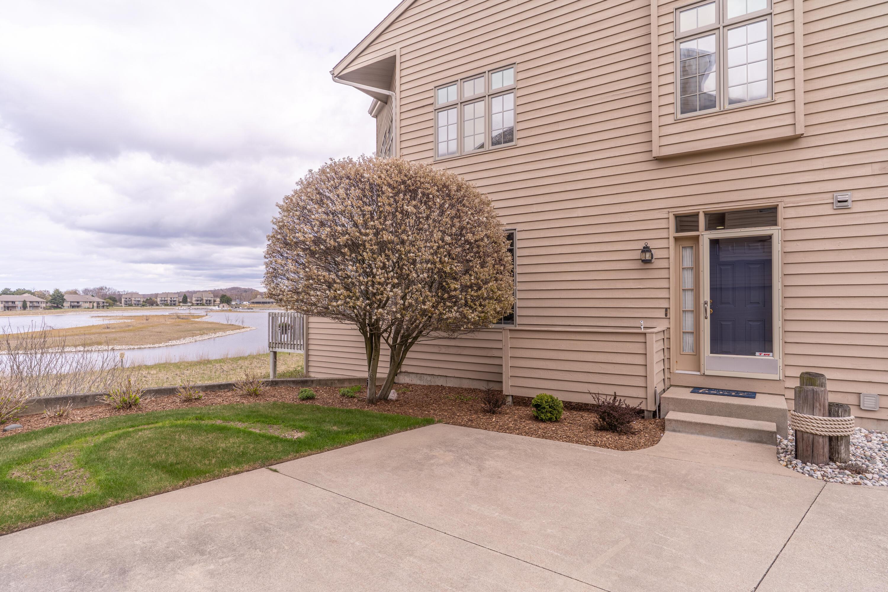 Image 2: 1659-E-Harbour-Towne-2
