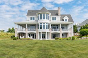 658 Waters Edge