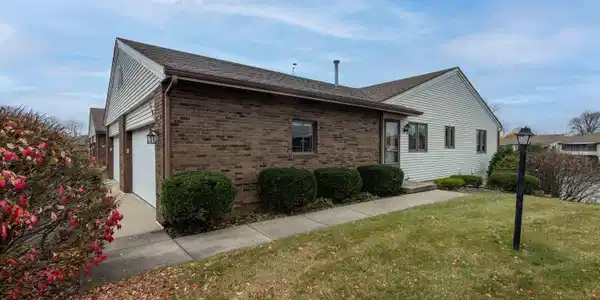 1101 Amberwood West Drive SW