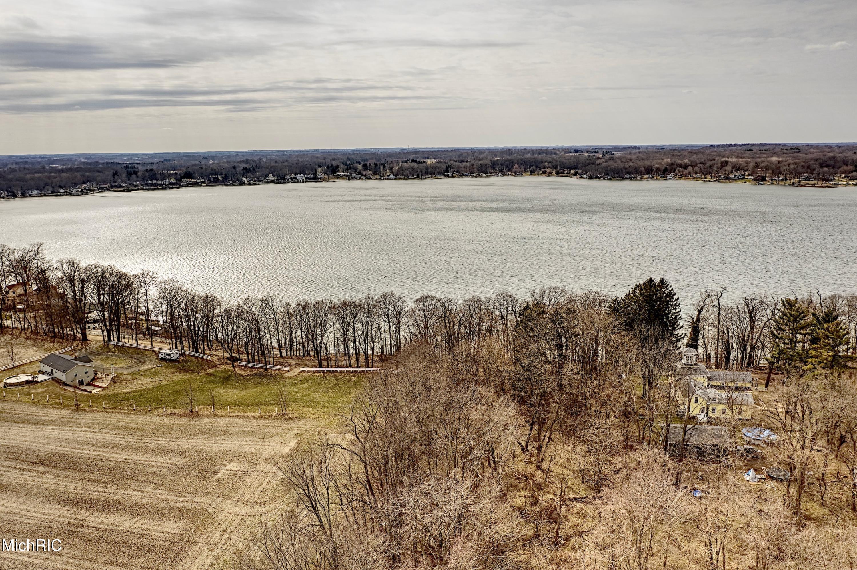 S Indian Lake, Dowagiac, MI lhrmls00915426