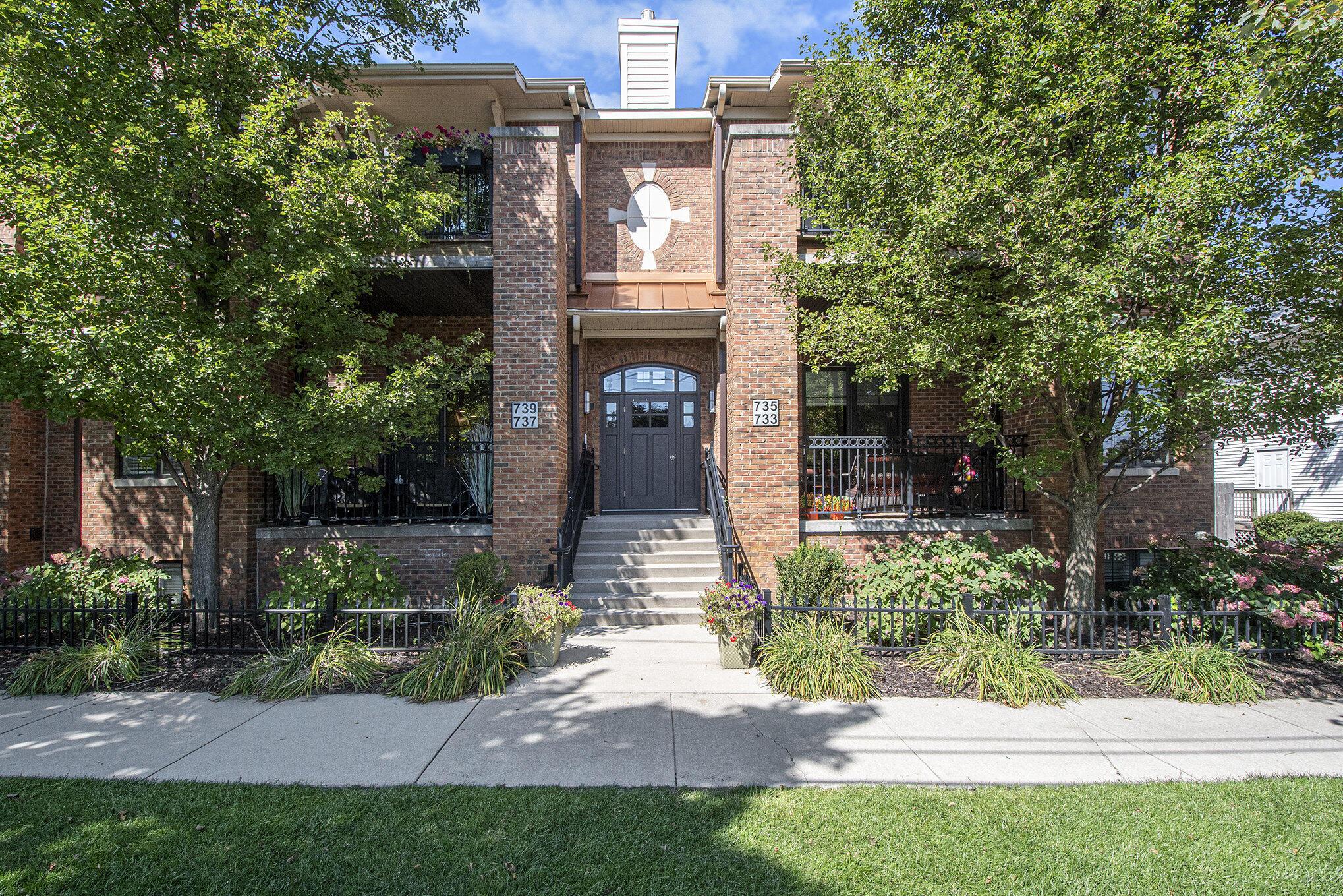 Image 1: Front Entry