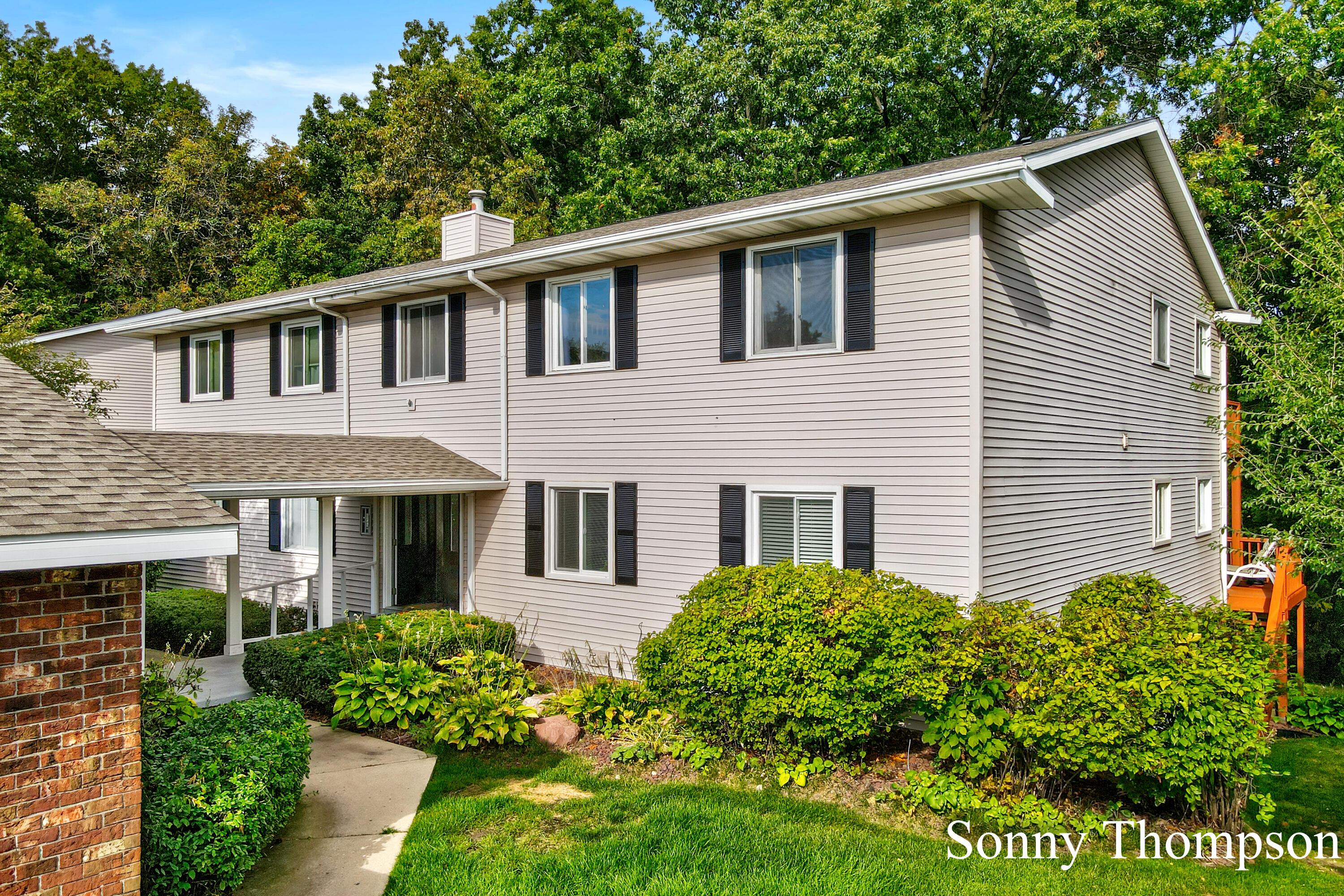 Image 2: Sonny Thompson - 6505 Bella Vista Dr NE