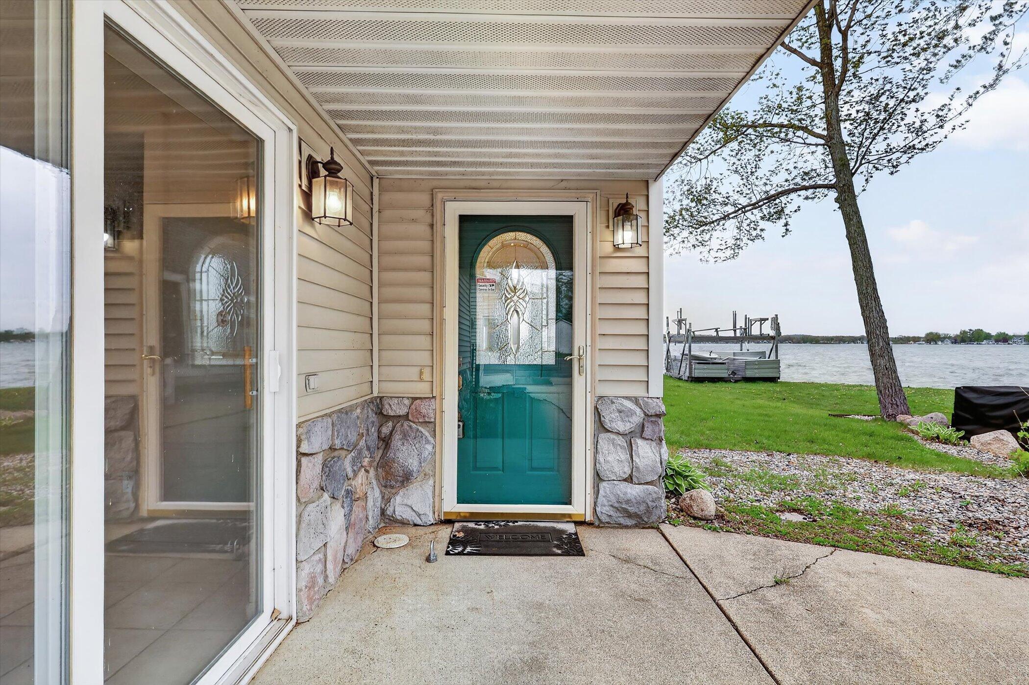 Image 2: 03-13117-Lakeshore-Dr-Shelbyville-MI-493