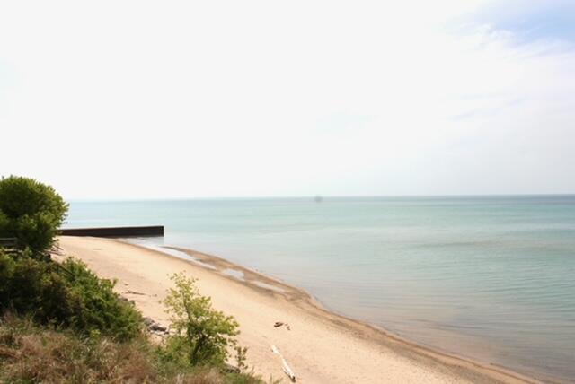 Image 4: Grand Beach
