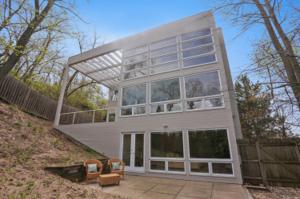 111 Rue De Lac W