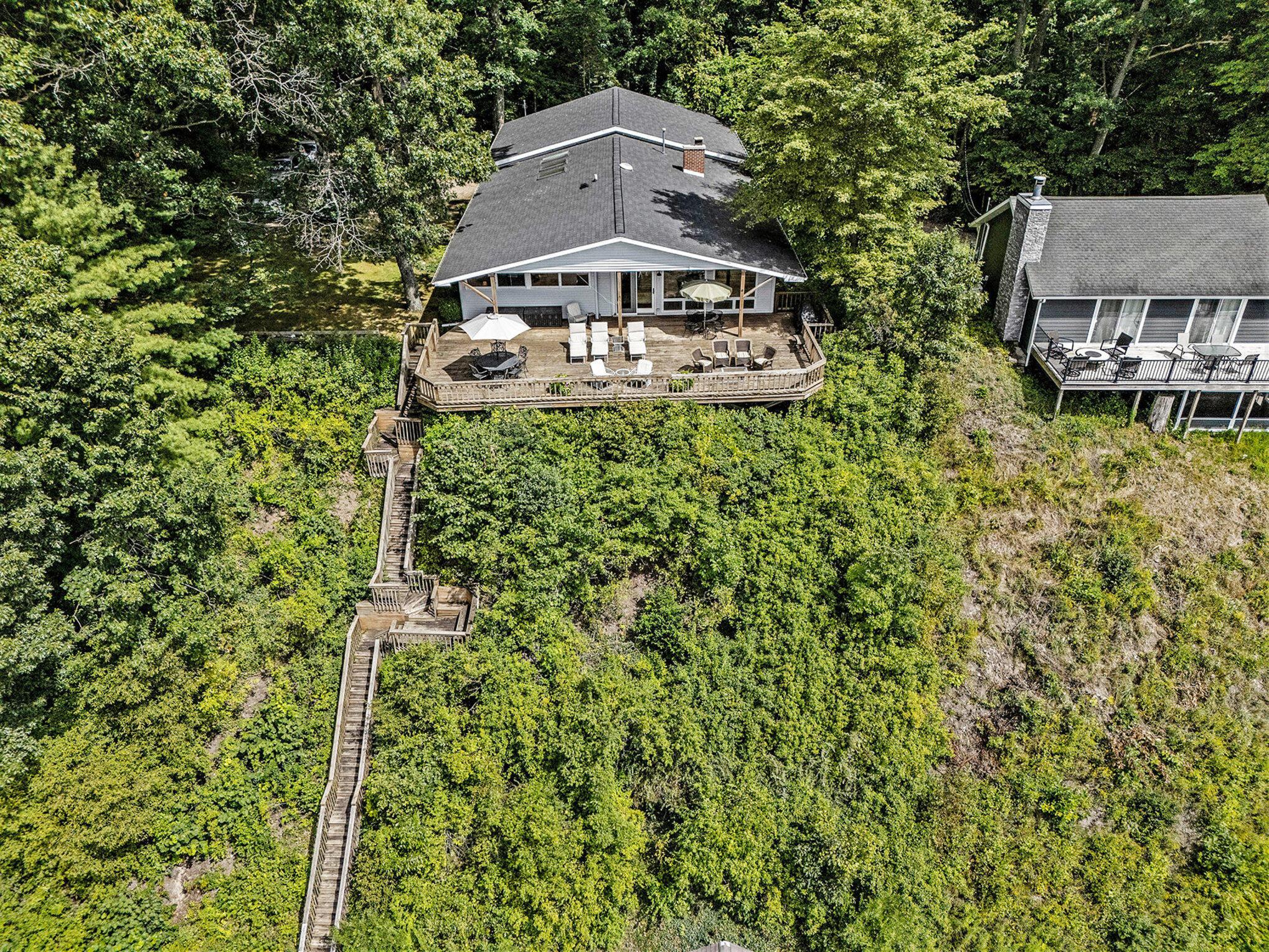 Image 2: 049_dji_fly_20250829_135612_0110_1756491