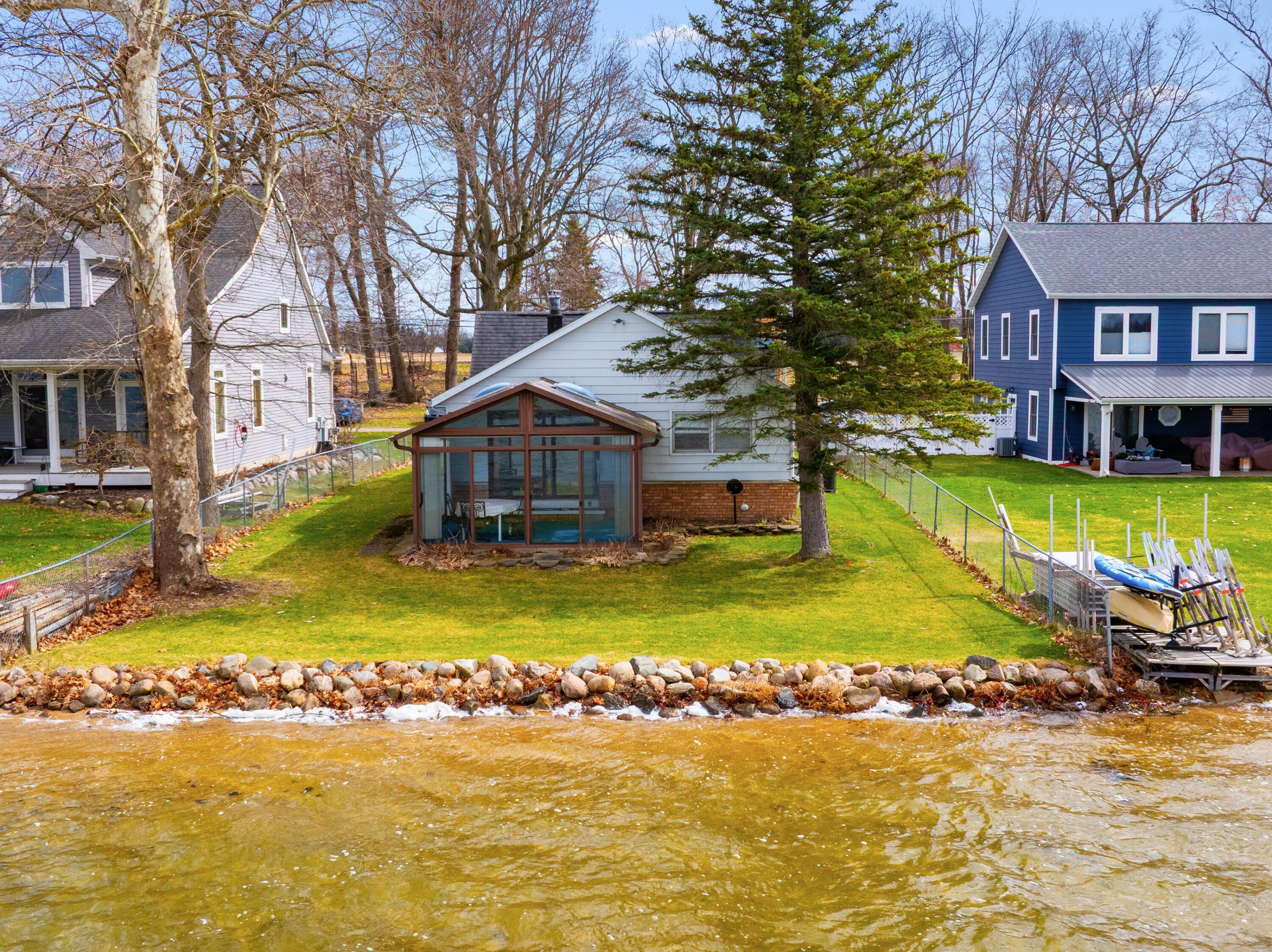 Image 1: Long Lake Dr E 8664 Scotts 49088-36